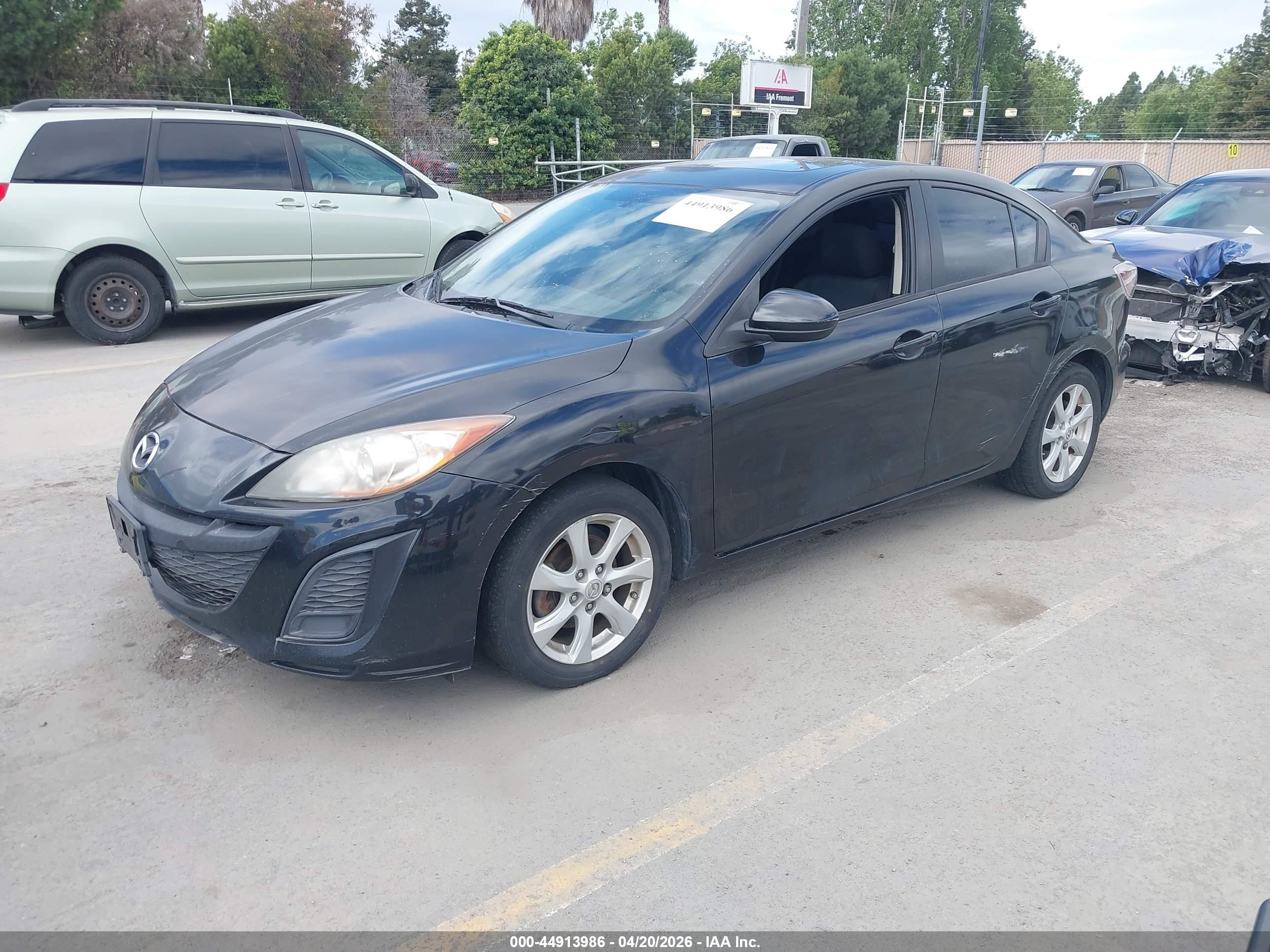 MAZDA MAZDA3 image 2