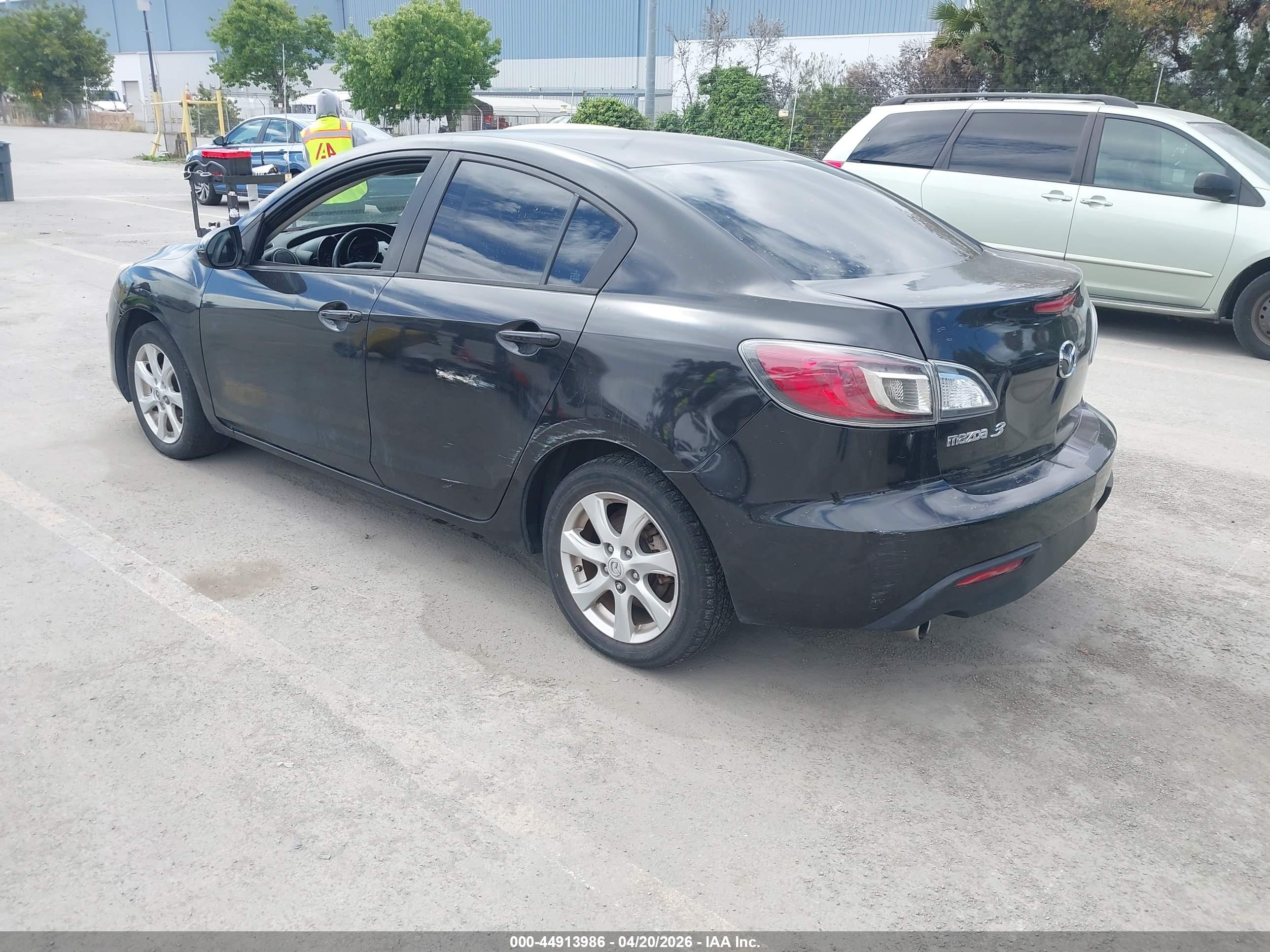 MAZDA MAZDA3 image 3