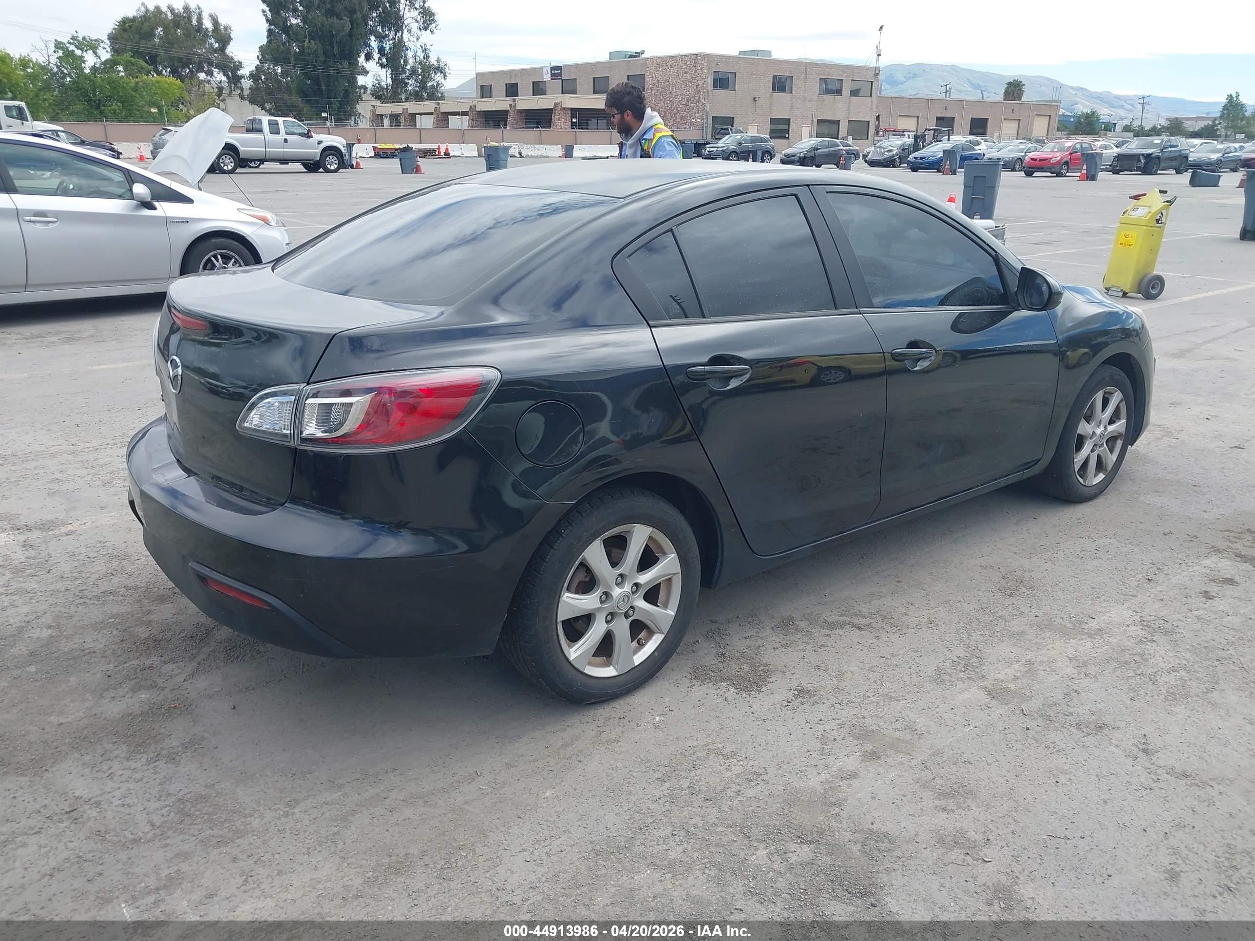MAZDA MAZDA3 image 4