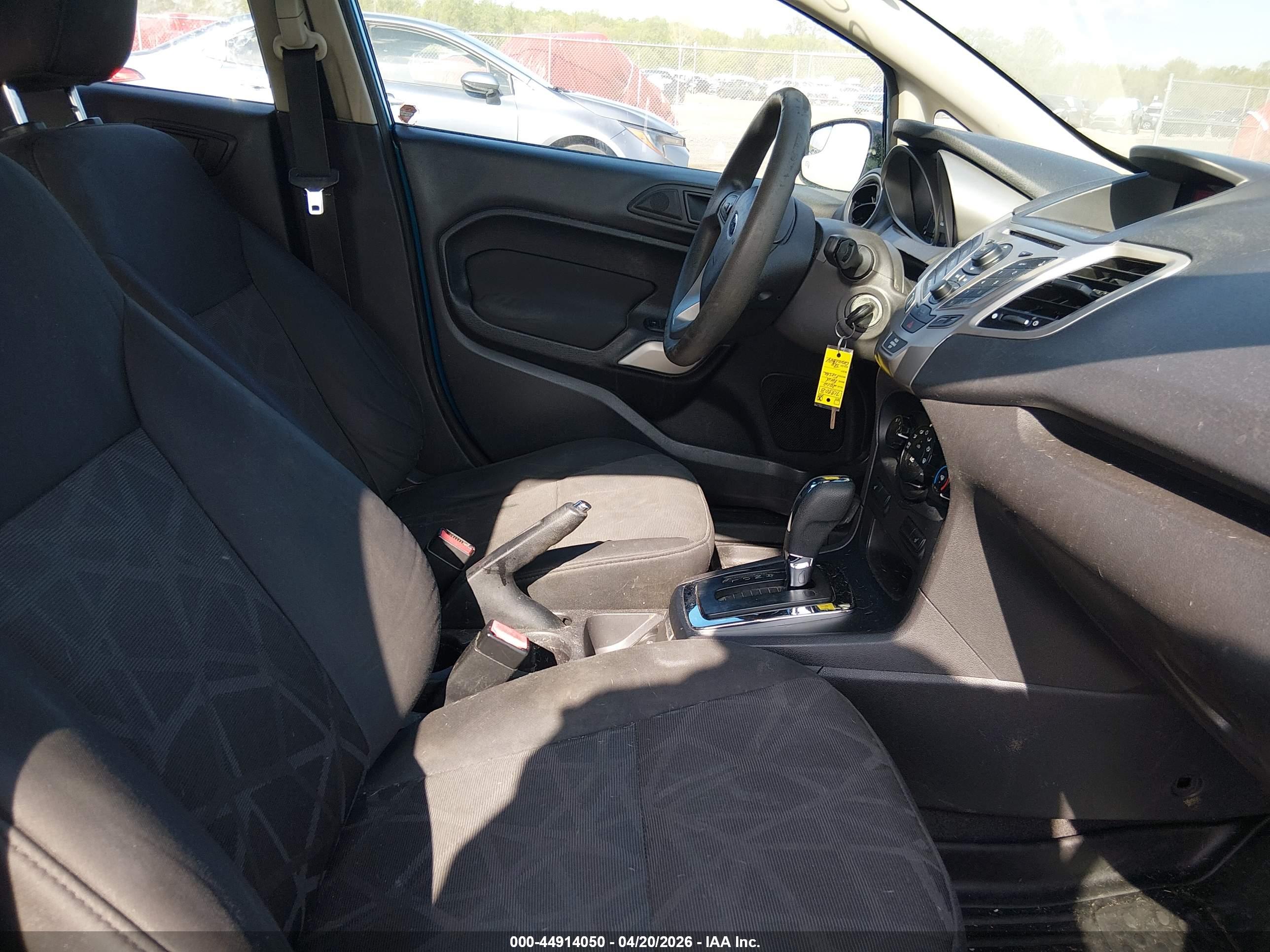 FORD FIESTA image 5