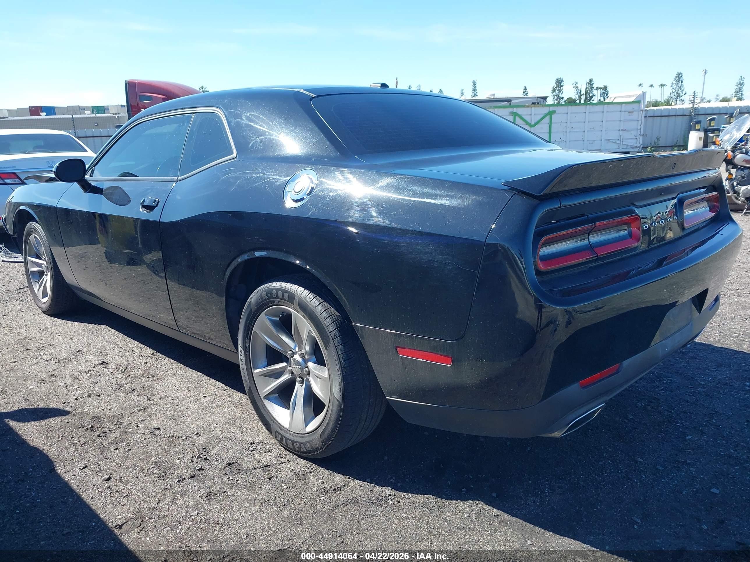 DODGE CHALLENGER image 3