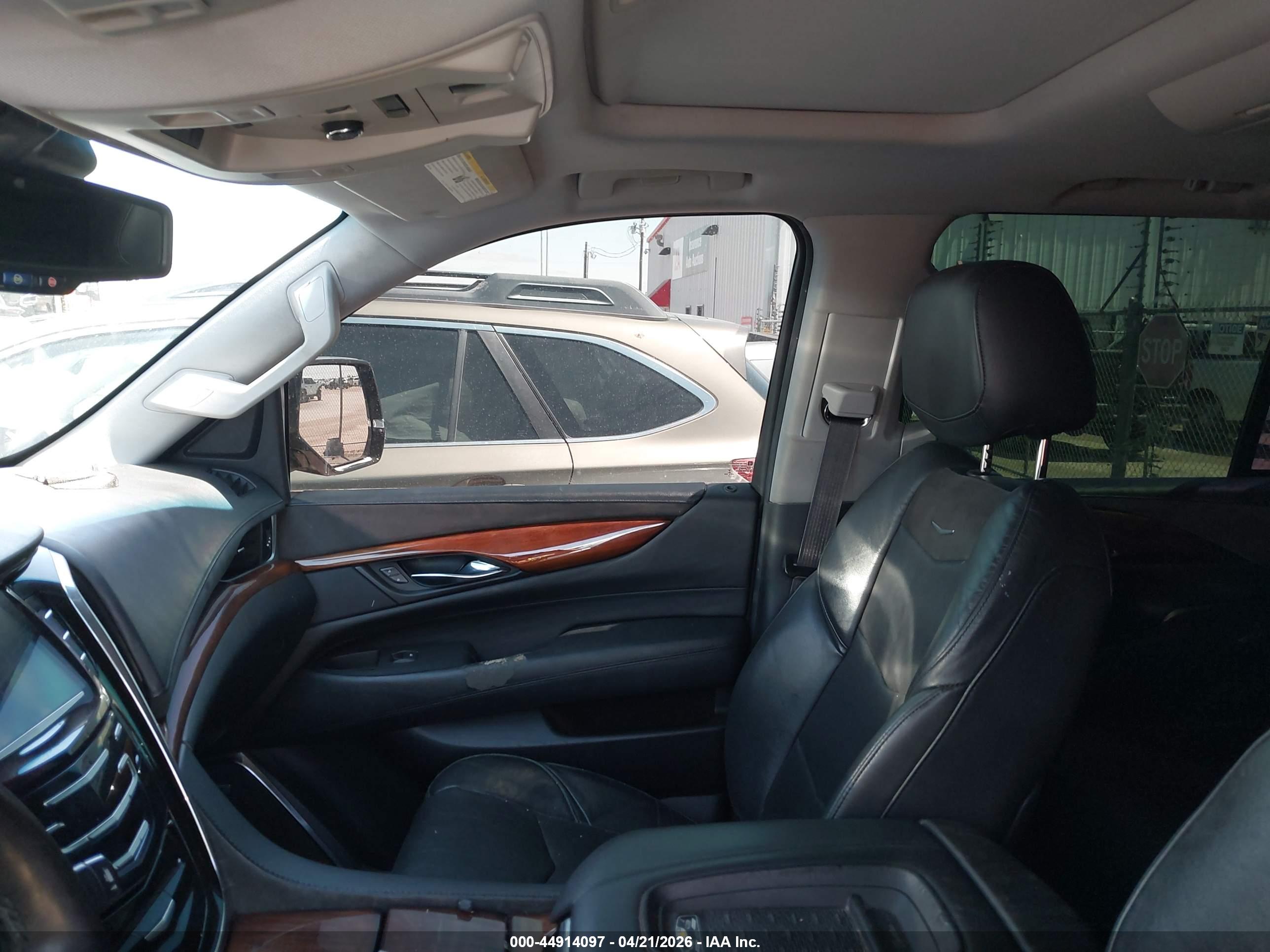 CADILLAC ESCALADE image 5