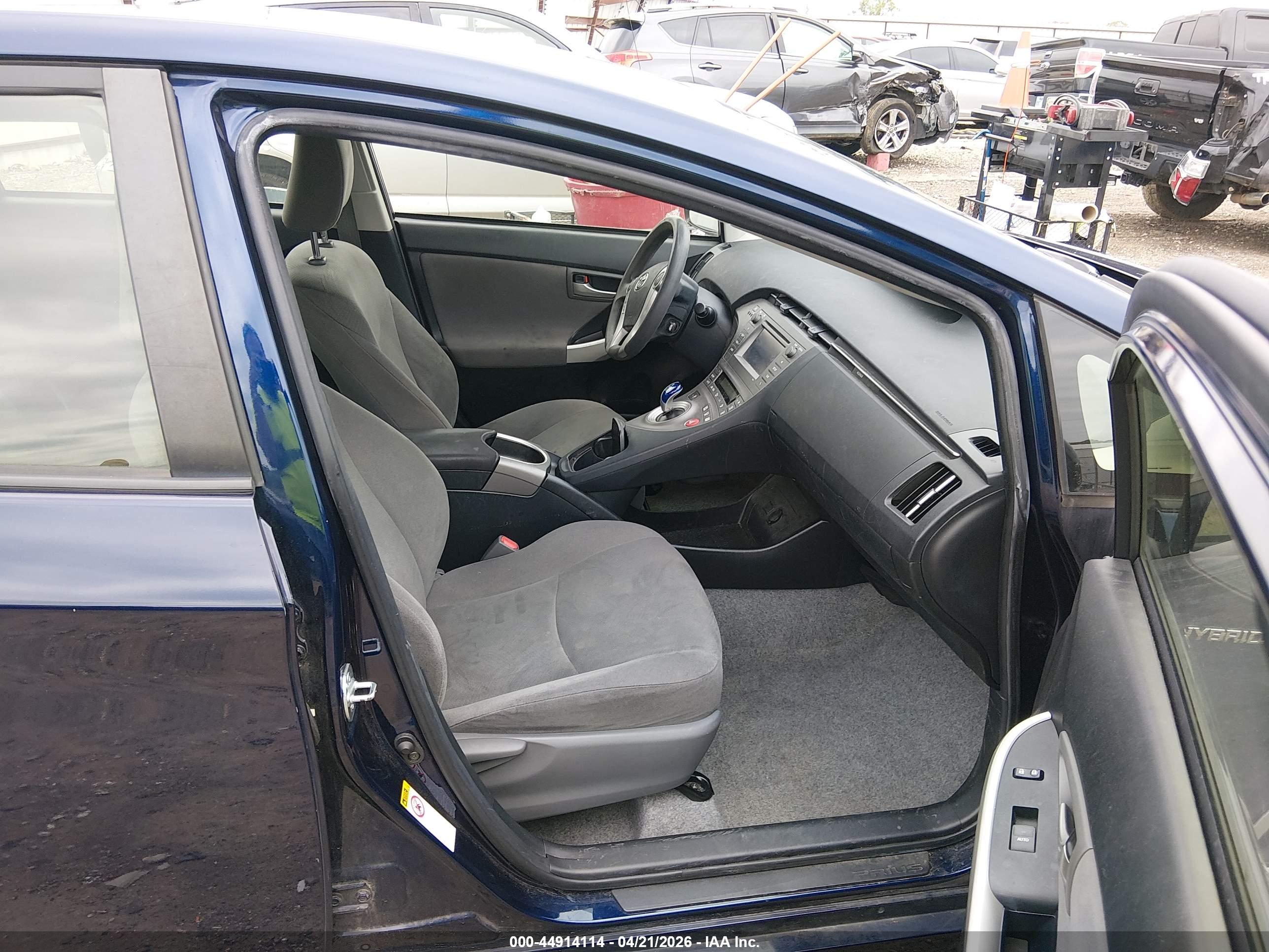 TOYOTA PRIUS image 5