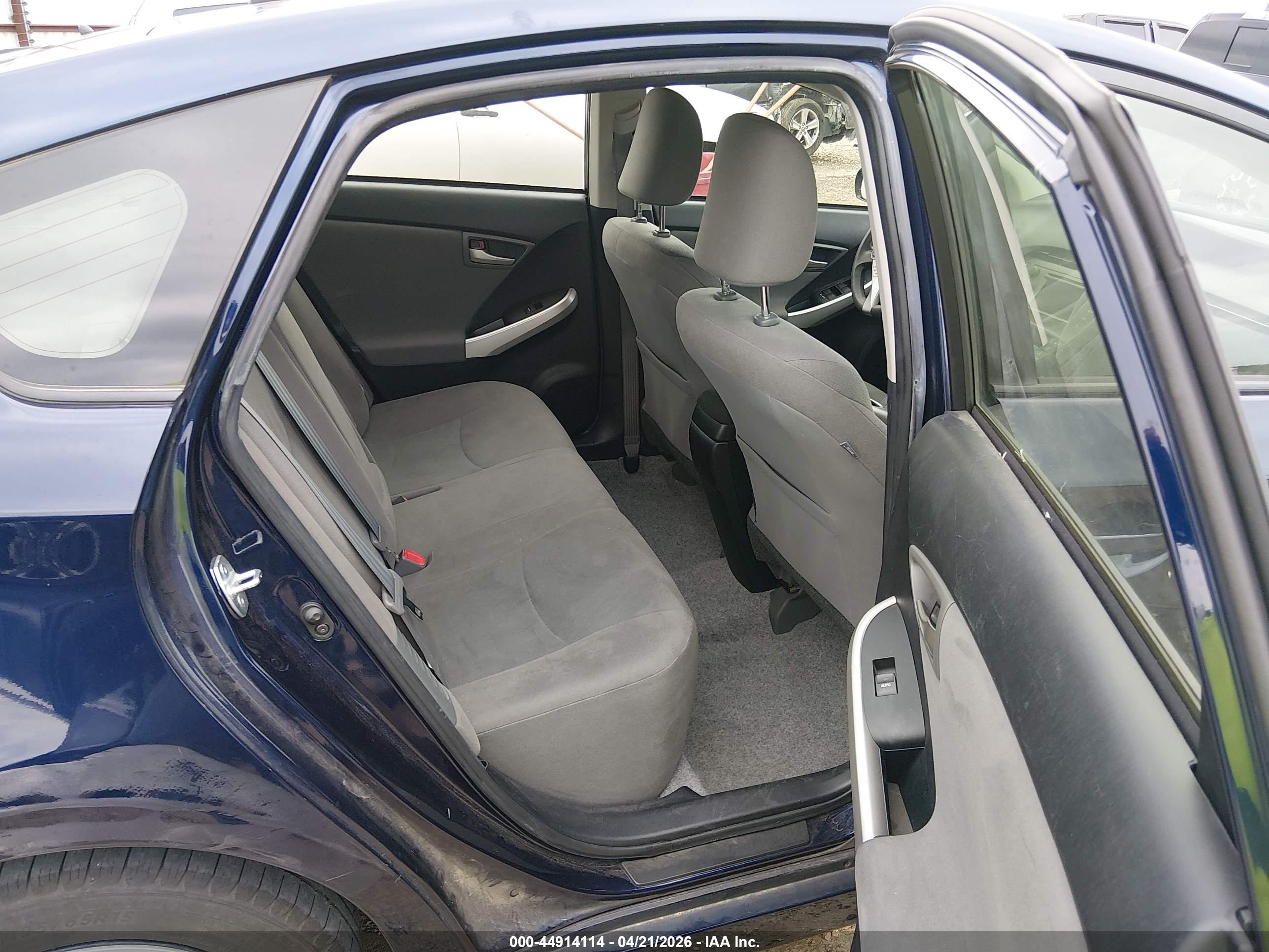 TOYOTA PRIUS image 8