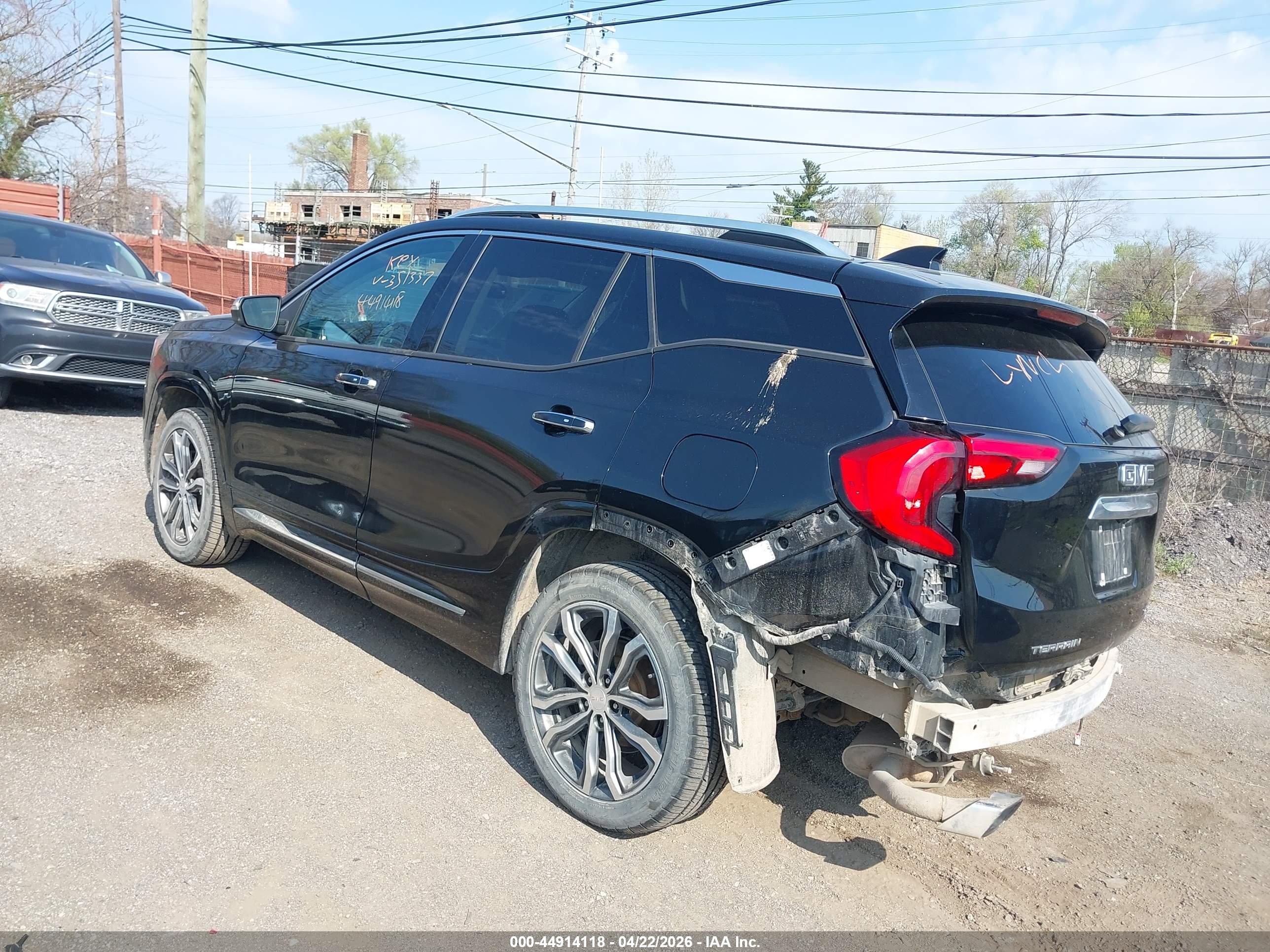 GMC TERRAIN image 3