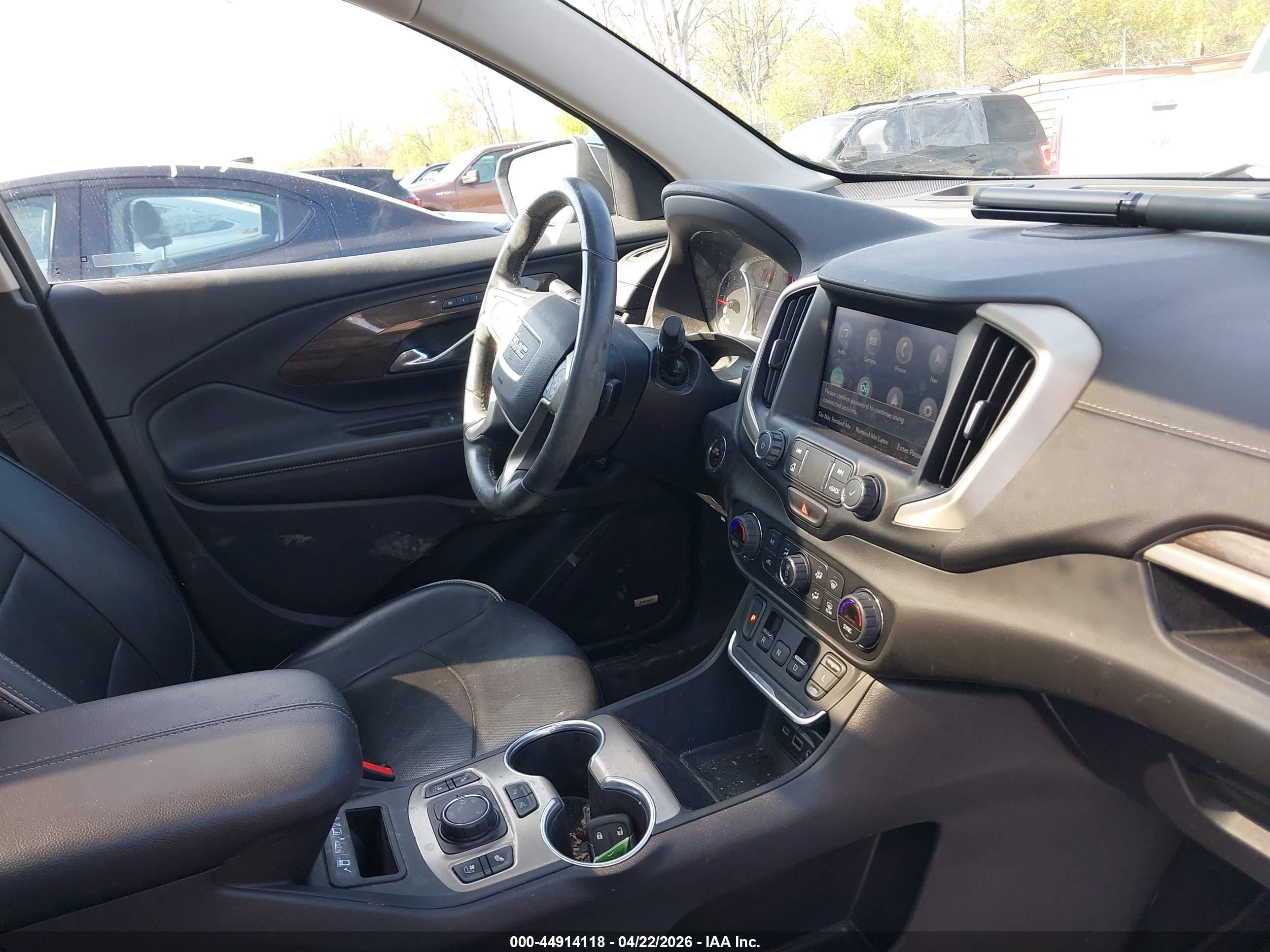 GMC TERRAIN image 5