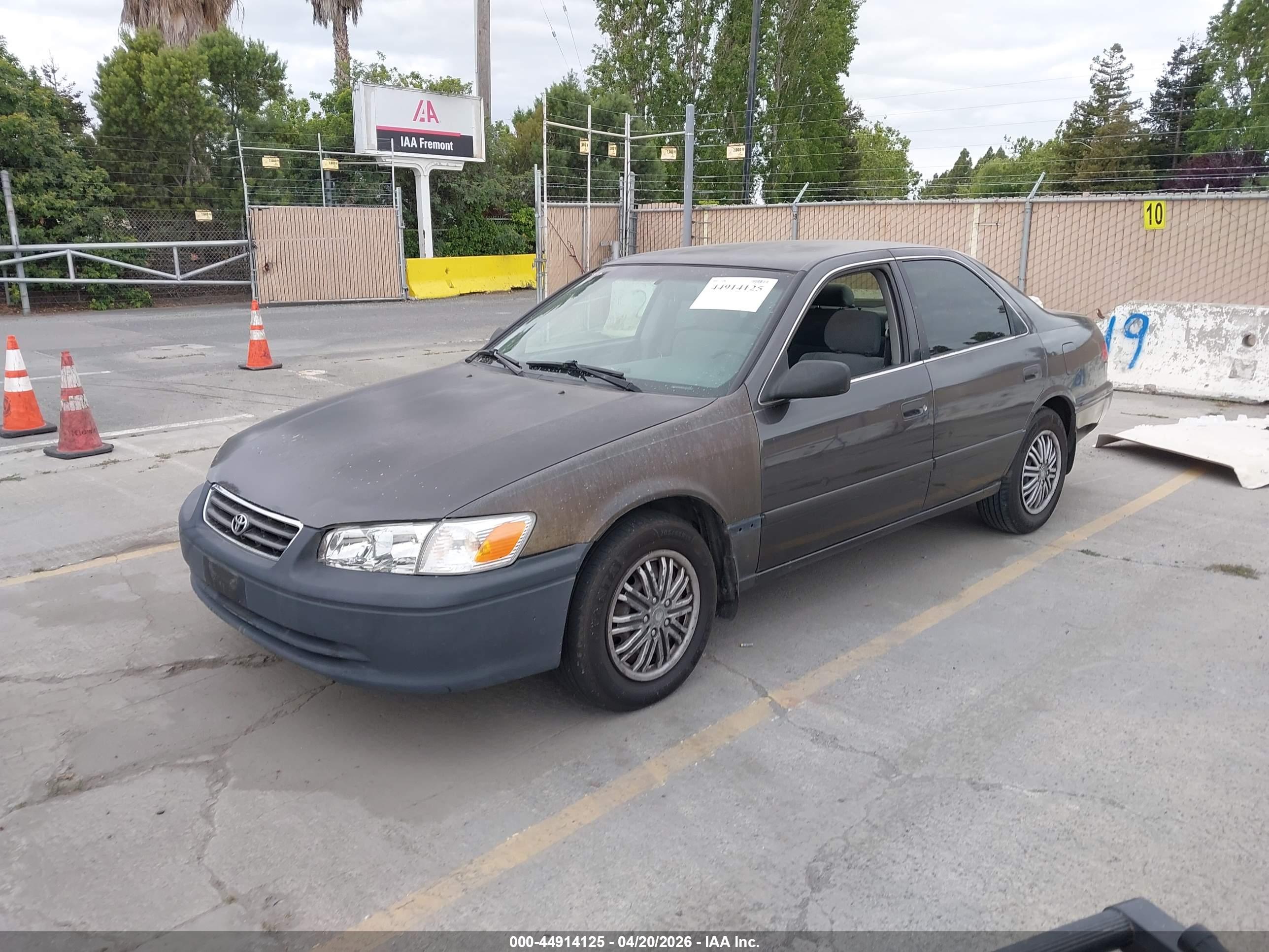 TOYOTA CAMRY image 2