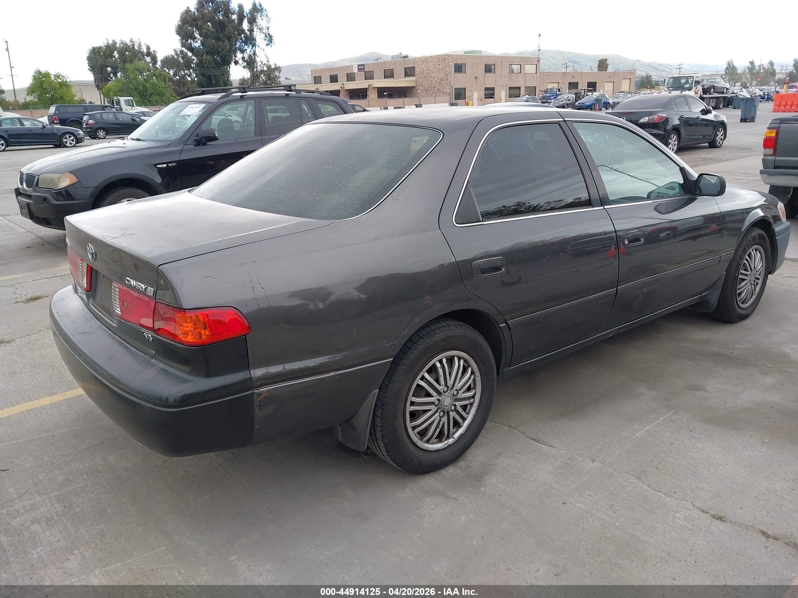 TOYOTA CAMRY image 4