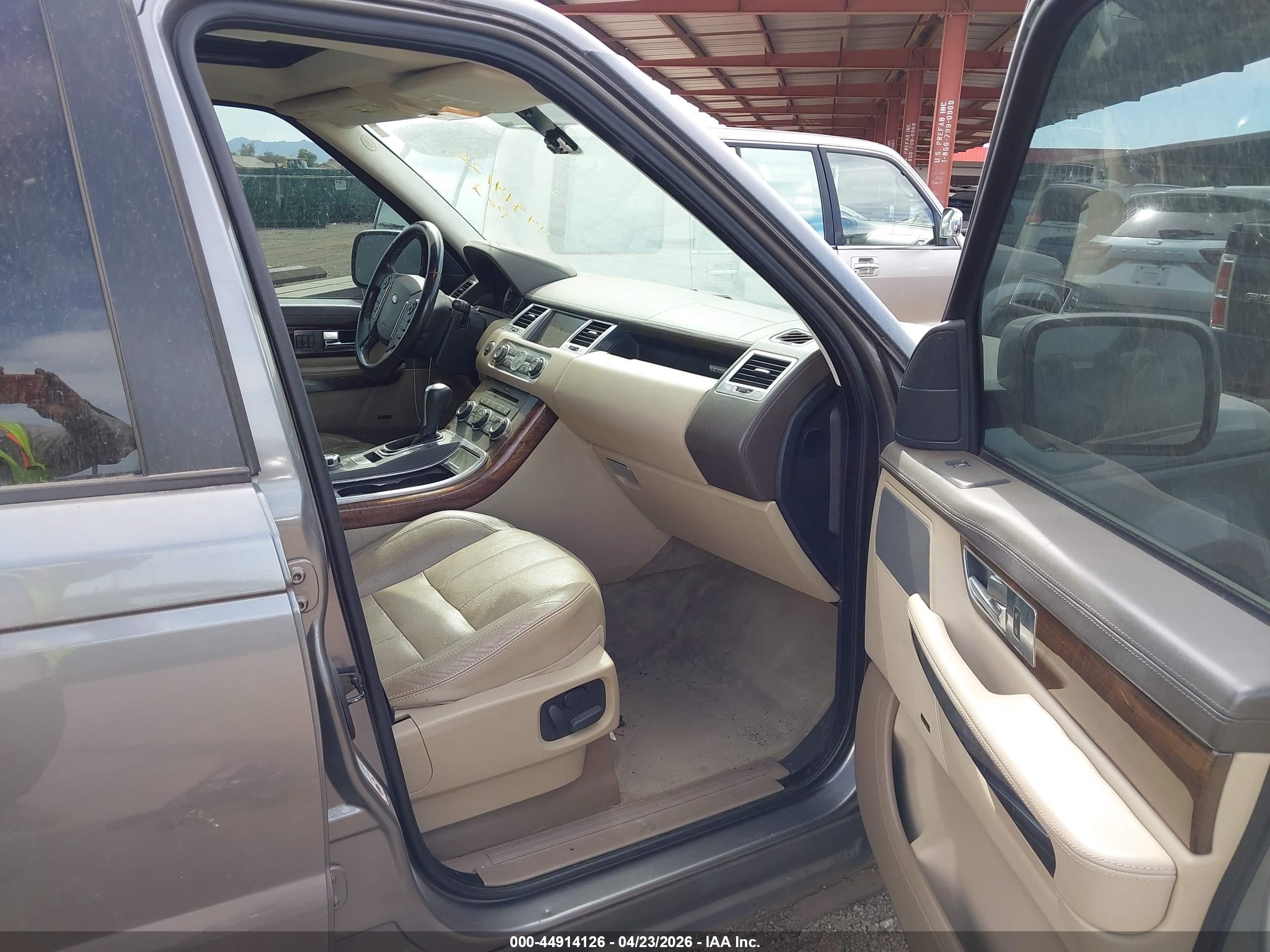 LAND ROVER image 5