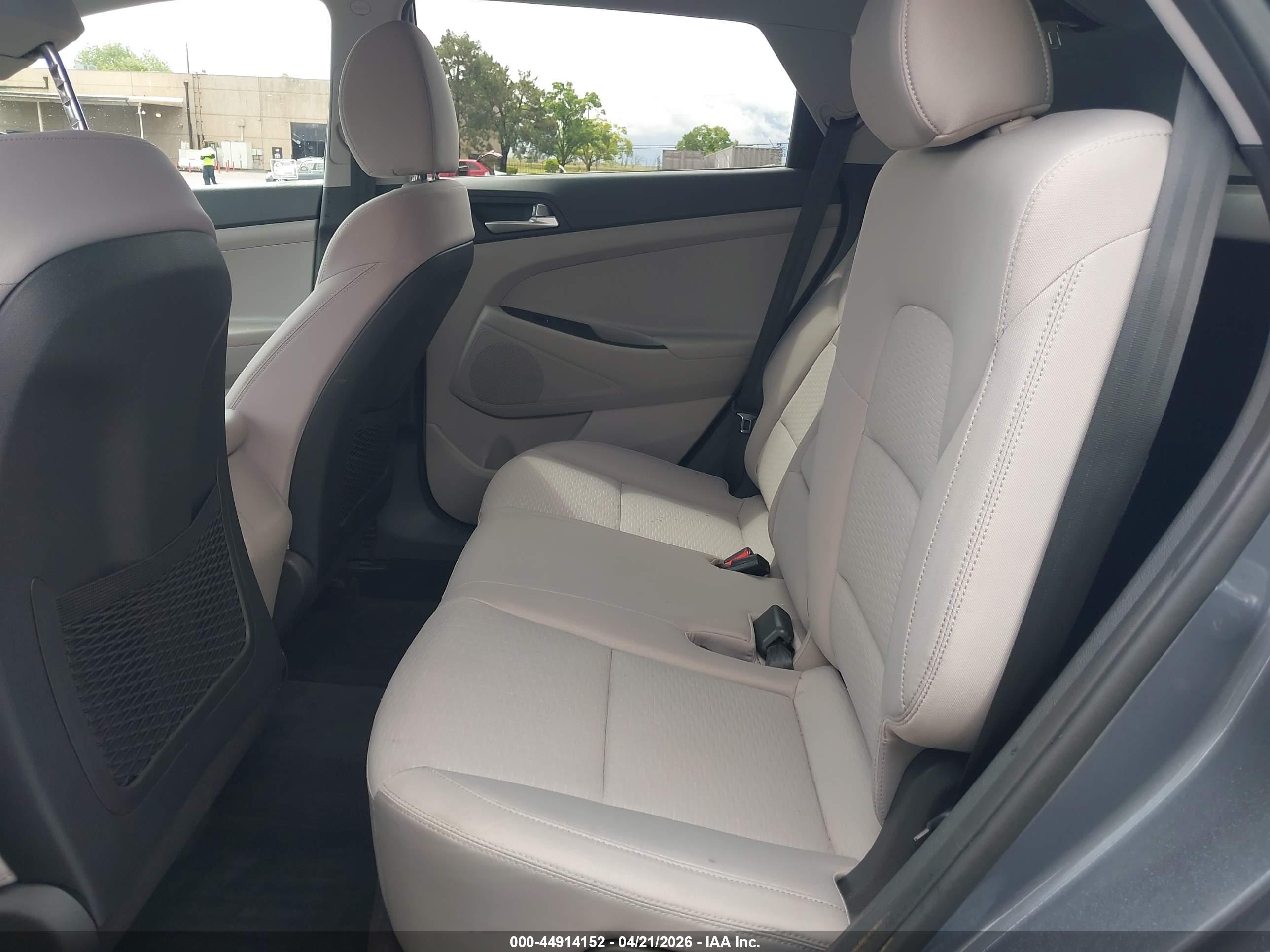 HYUNDAI TUCSON image 8