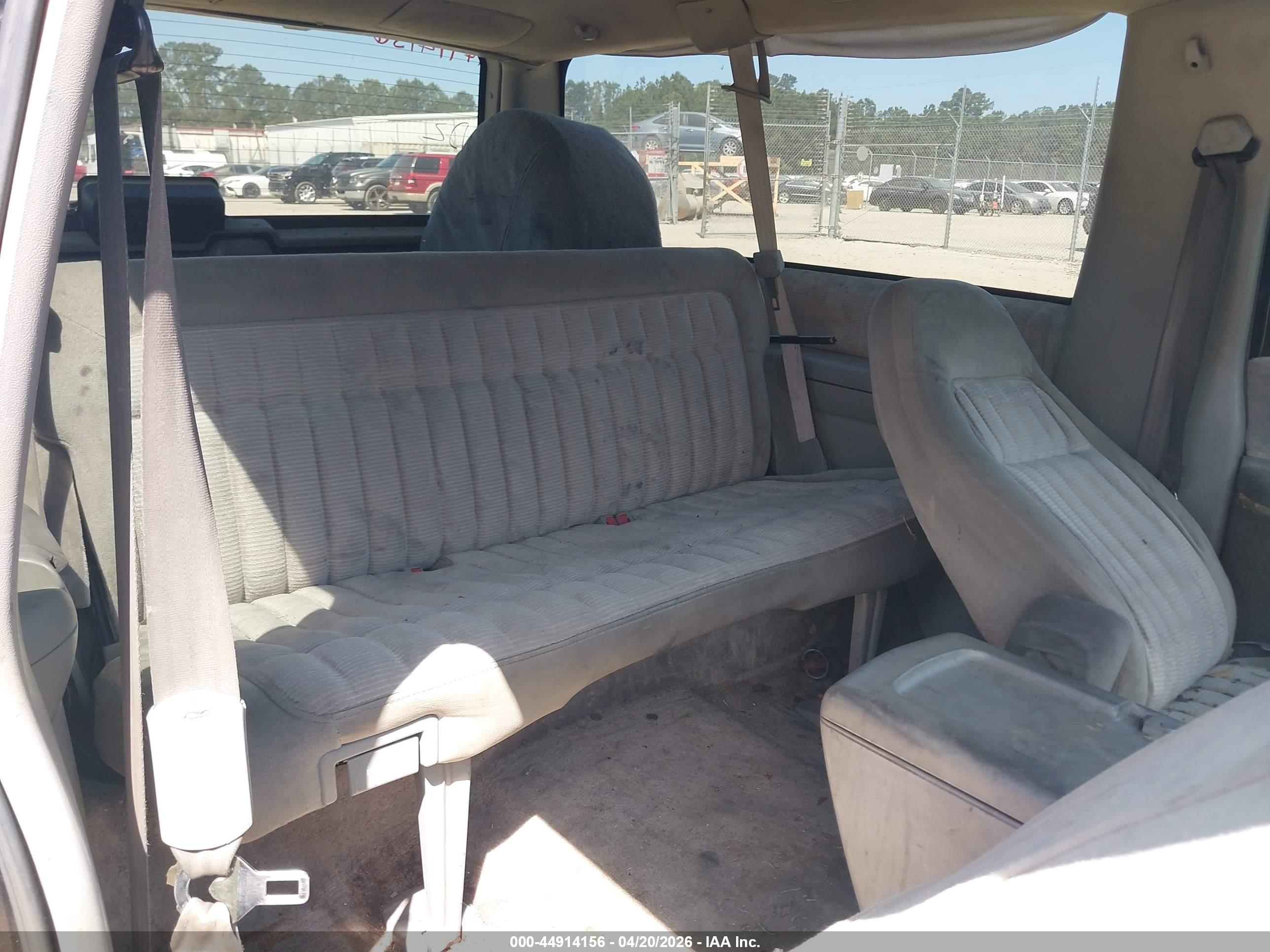 CHEVROLET BLAZER image 8