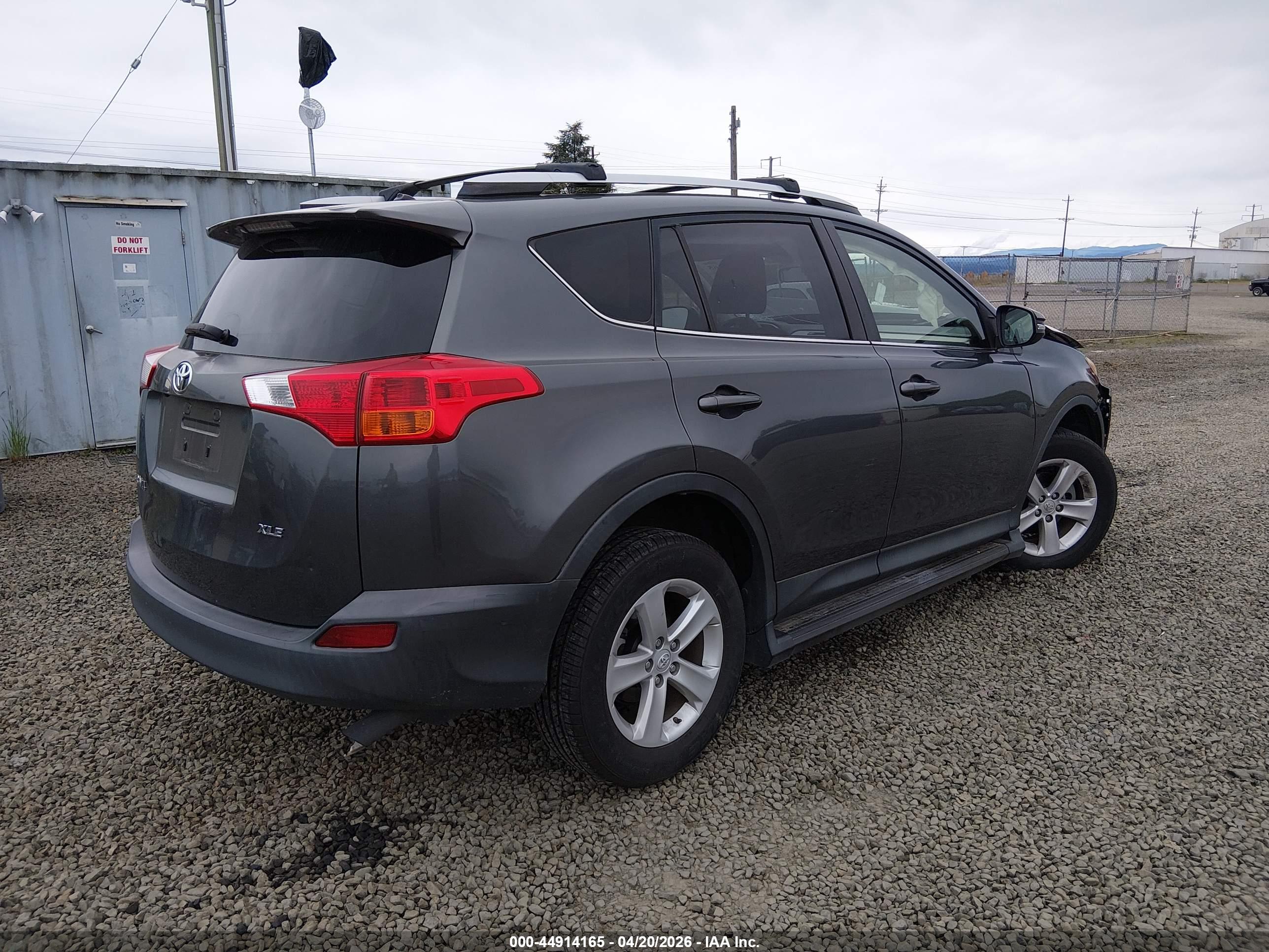 TOYOTA RAV4 image 4