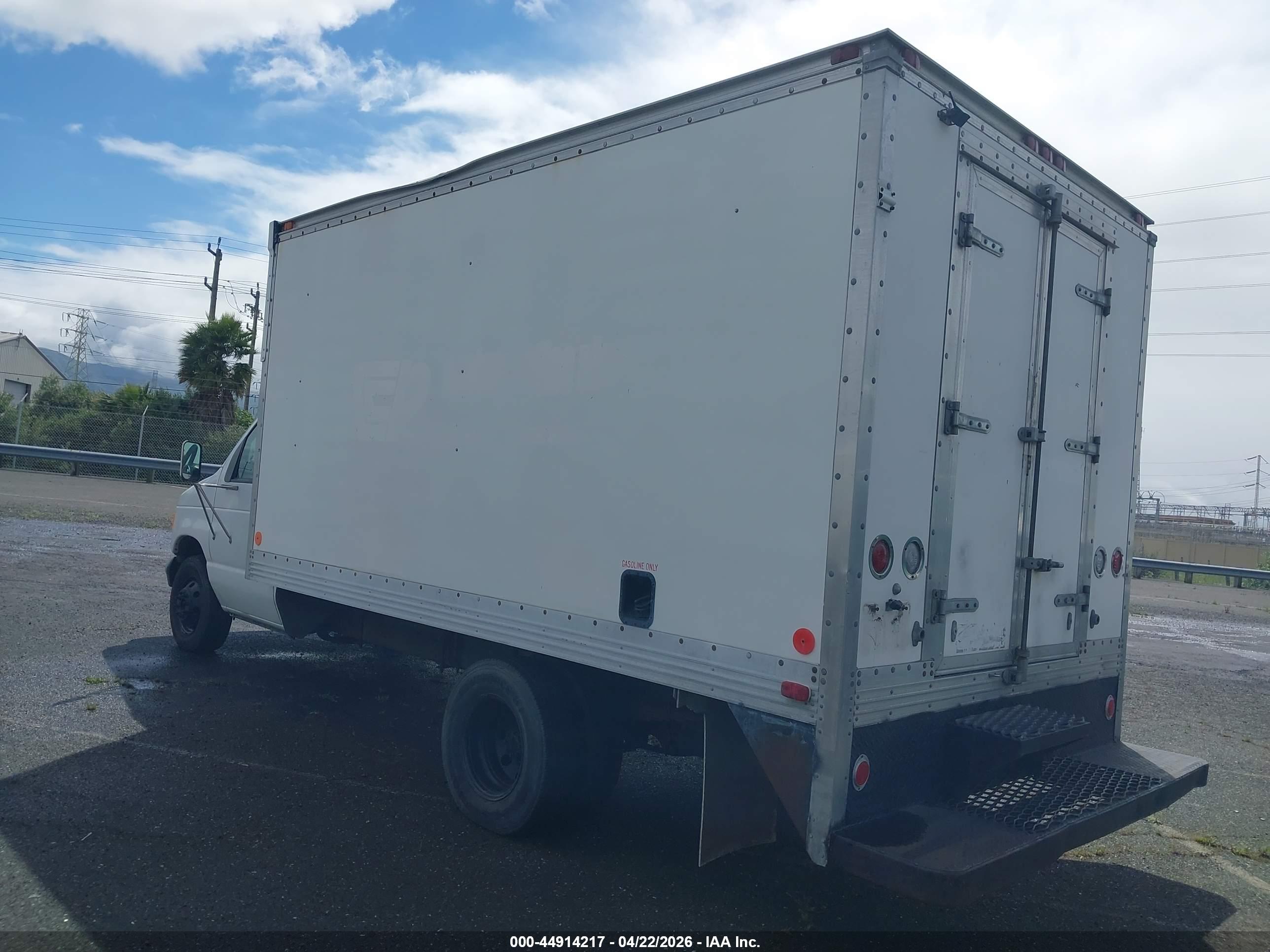 FORD E-450 image 3