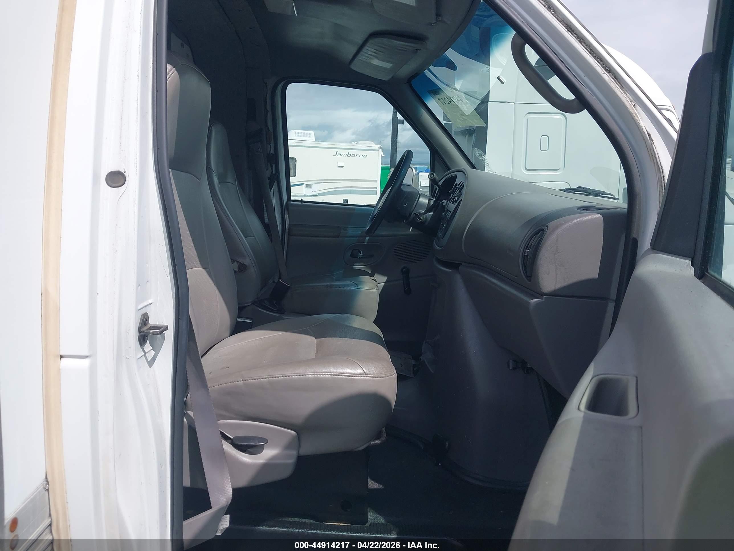 FORD E-450 image 8