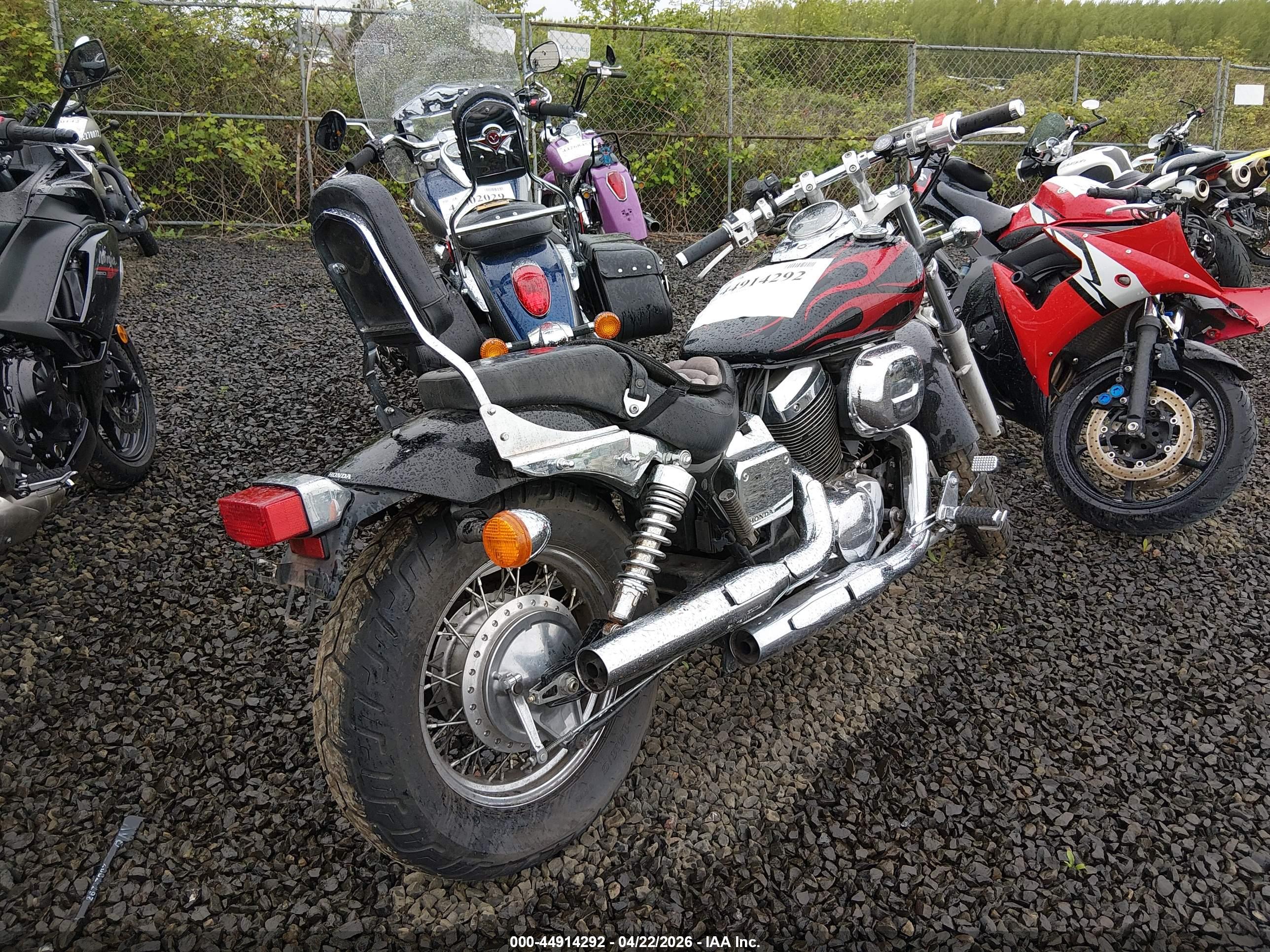 HONDA VT750 image 4