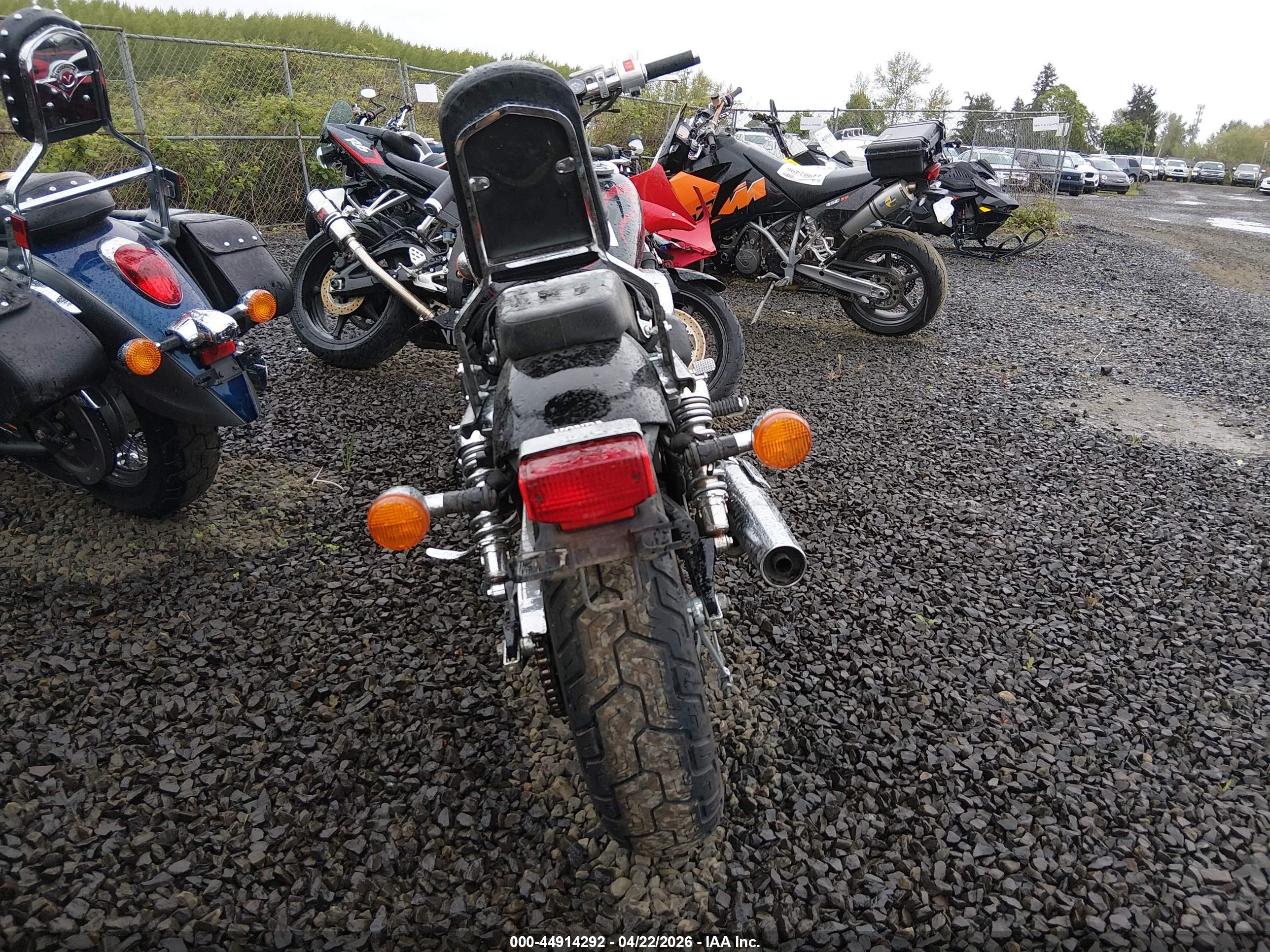 HONDA VT750 image 6