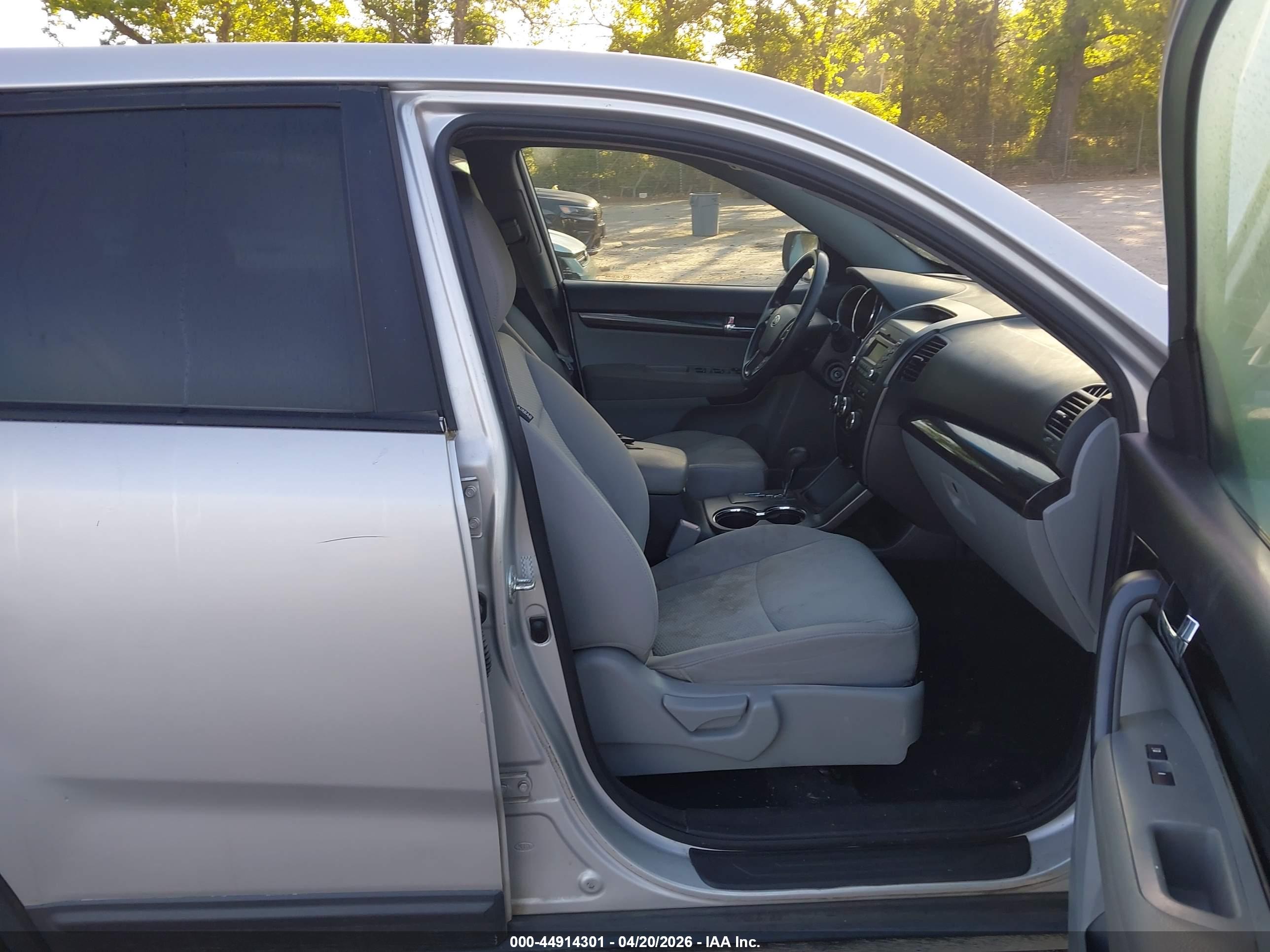 KIA SORENTO image 5