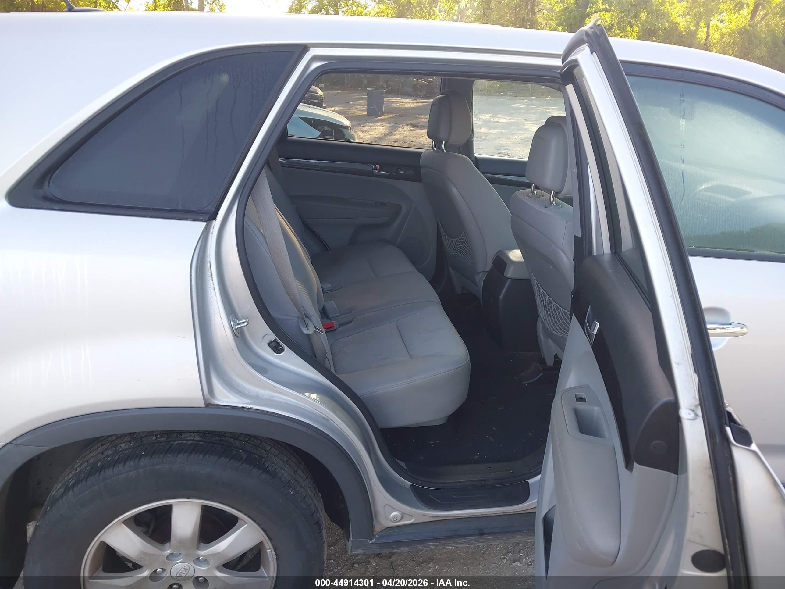 KIA SORENTO image 8