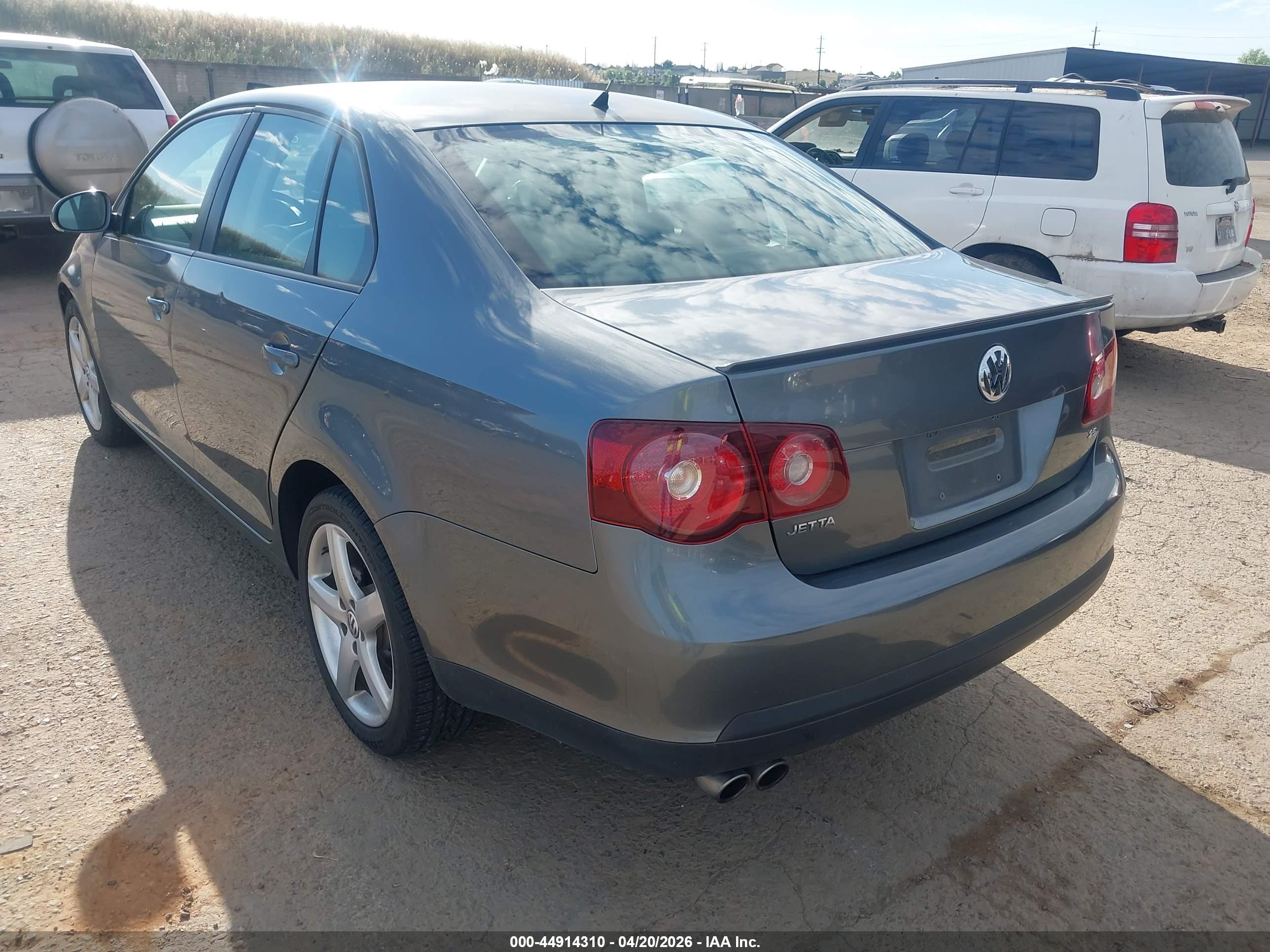 VOLKSWAGEN JETTA image 3