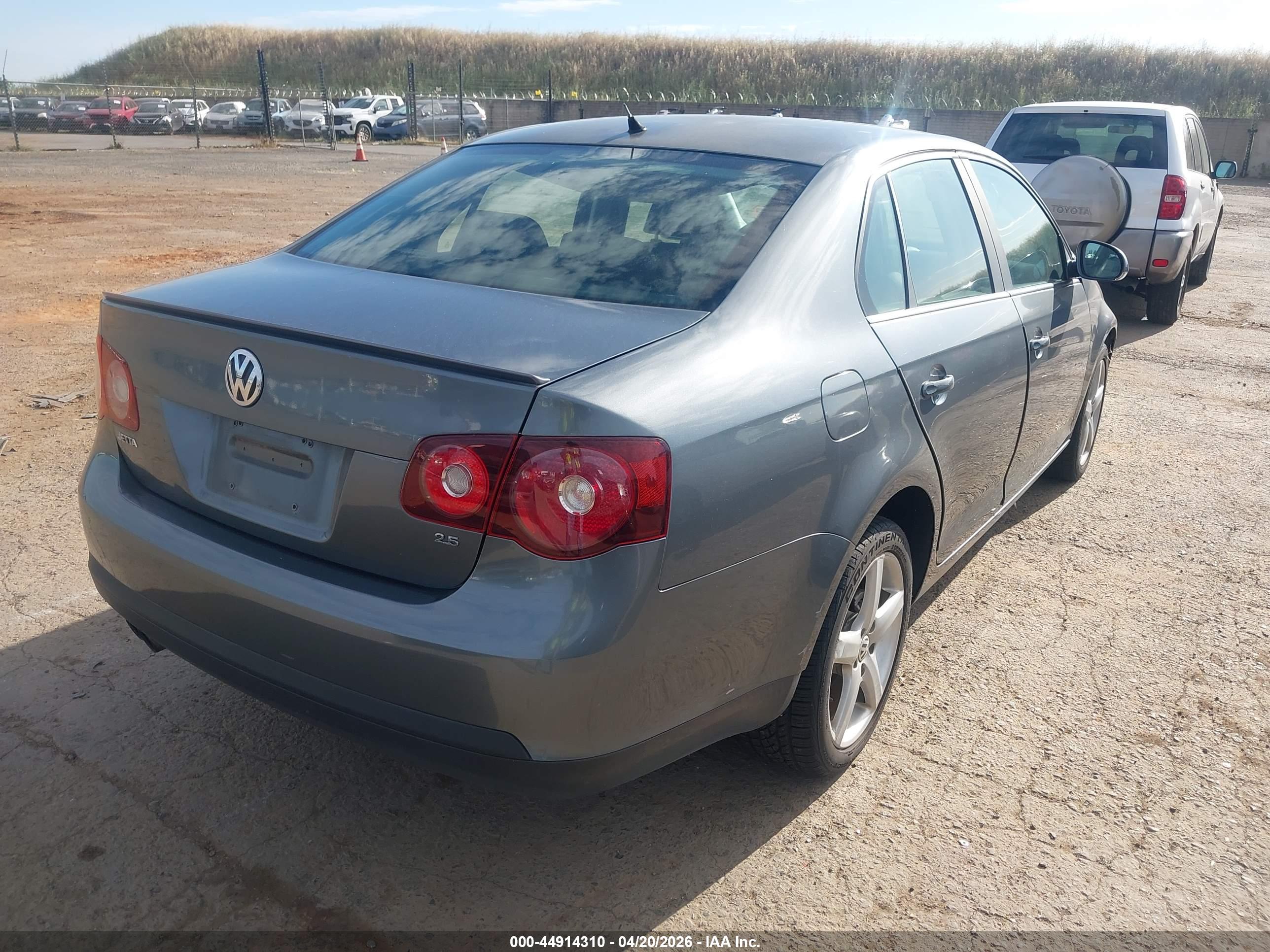 VOLKSWAGEN JETTA image 4