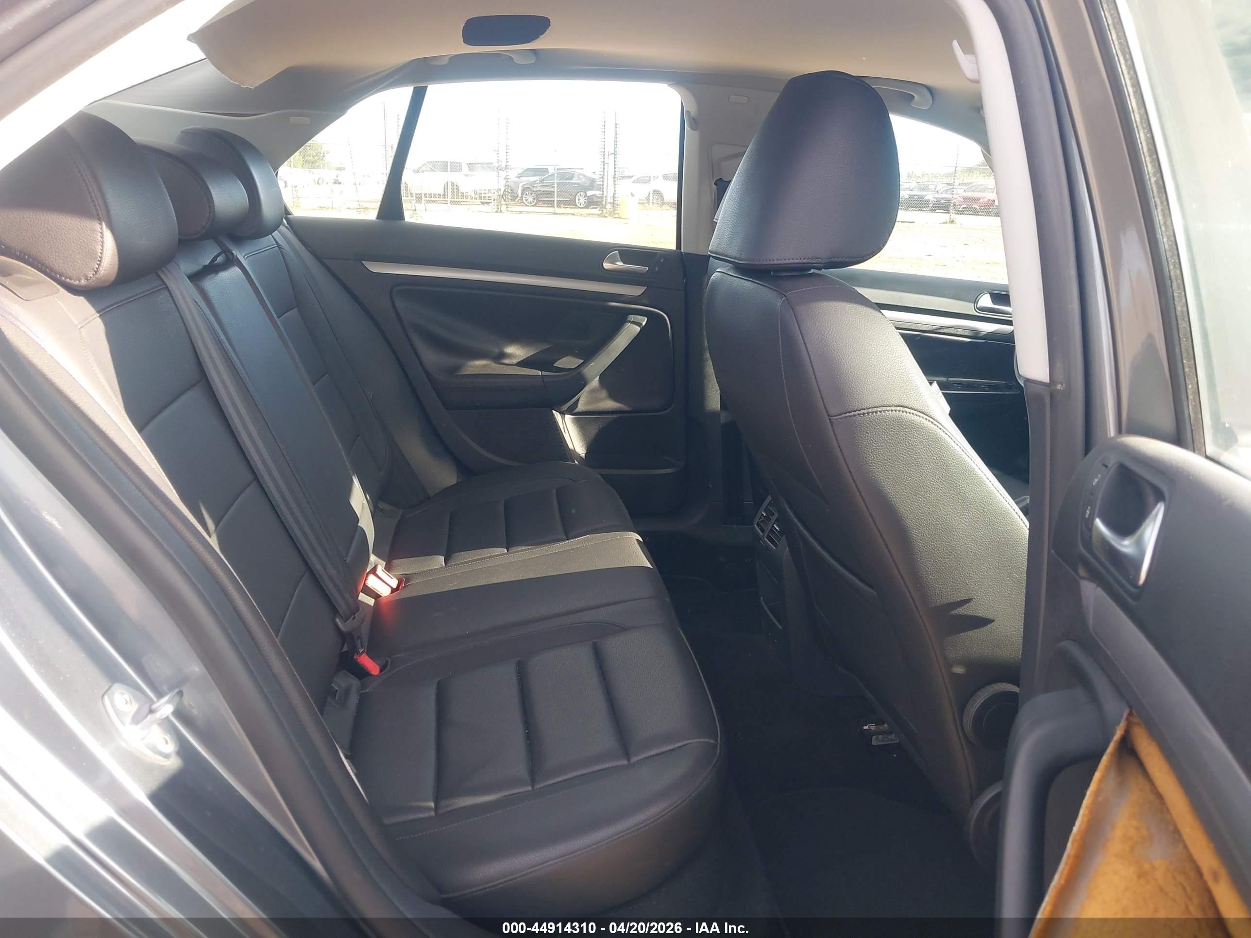 VOLKSWAGEN JETTA image 8