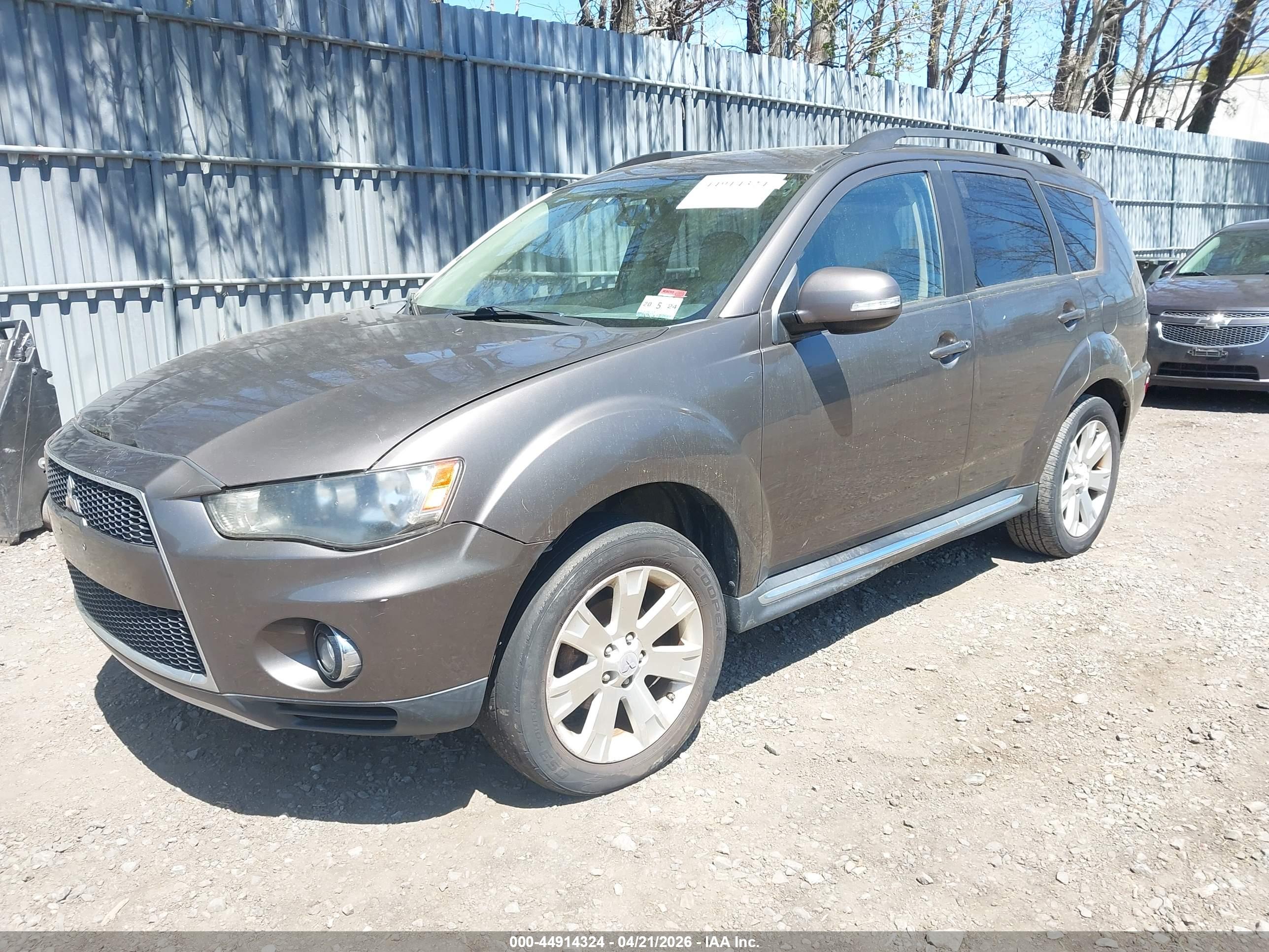 MITSUBISHI OUTLANDER image 2