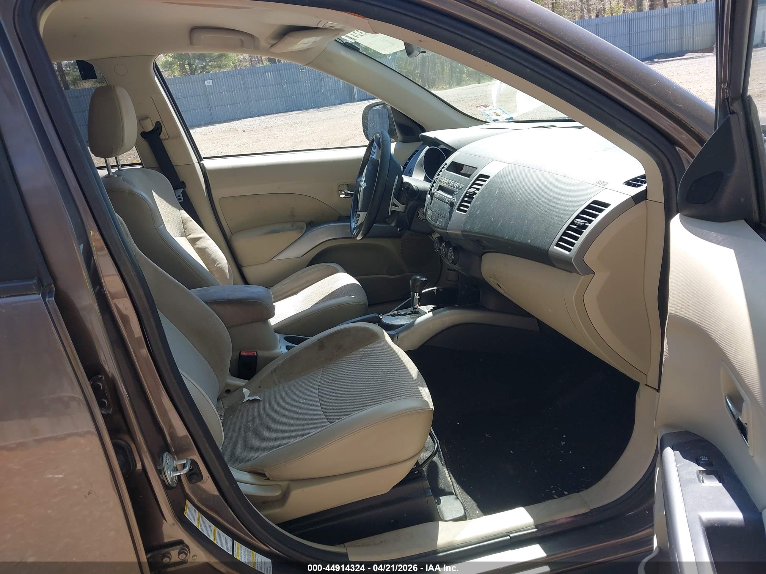 MITSUBISHI OUTLANDER image 5