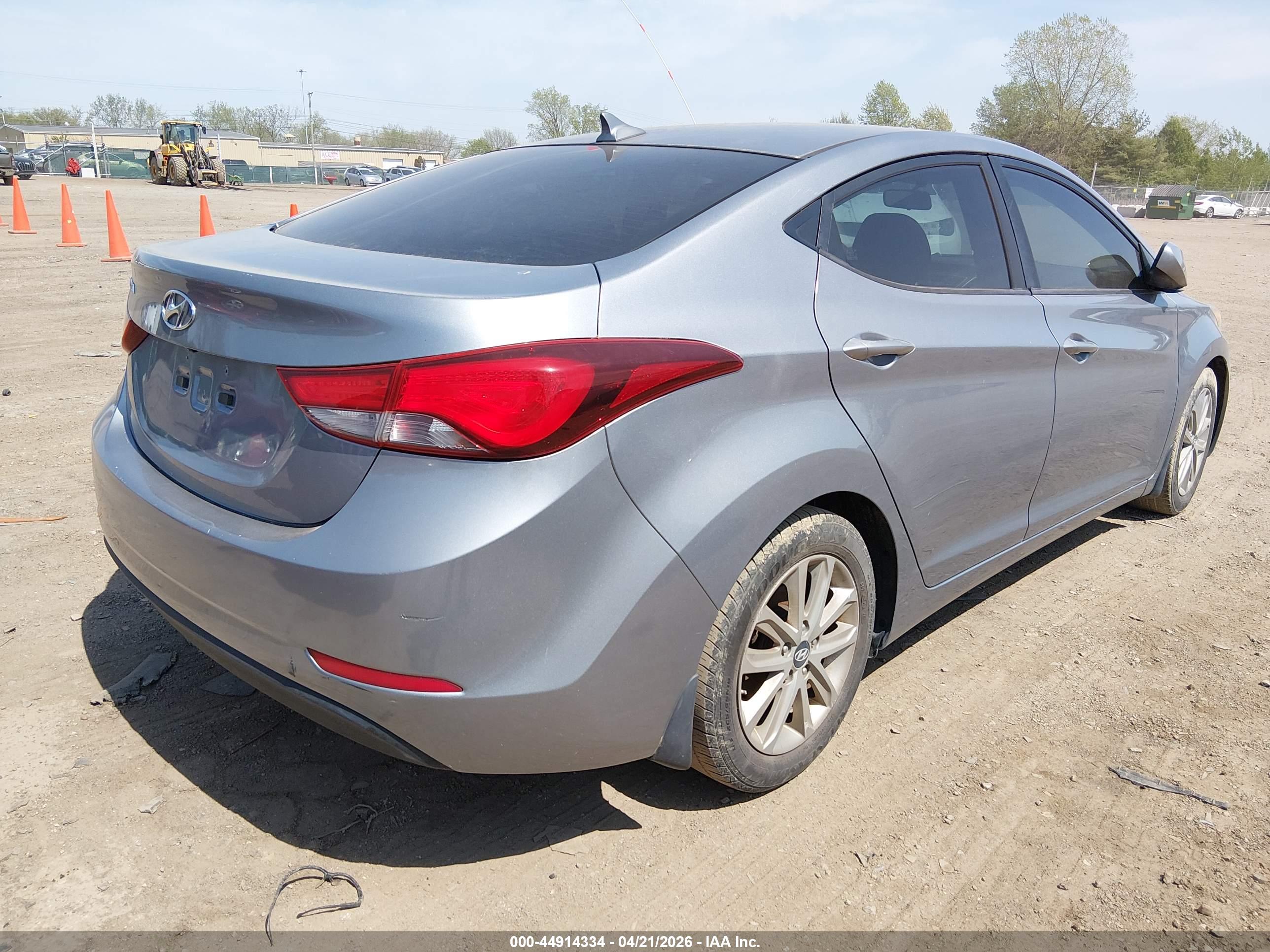 HYUNDAI ELANTRA image 4