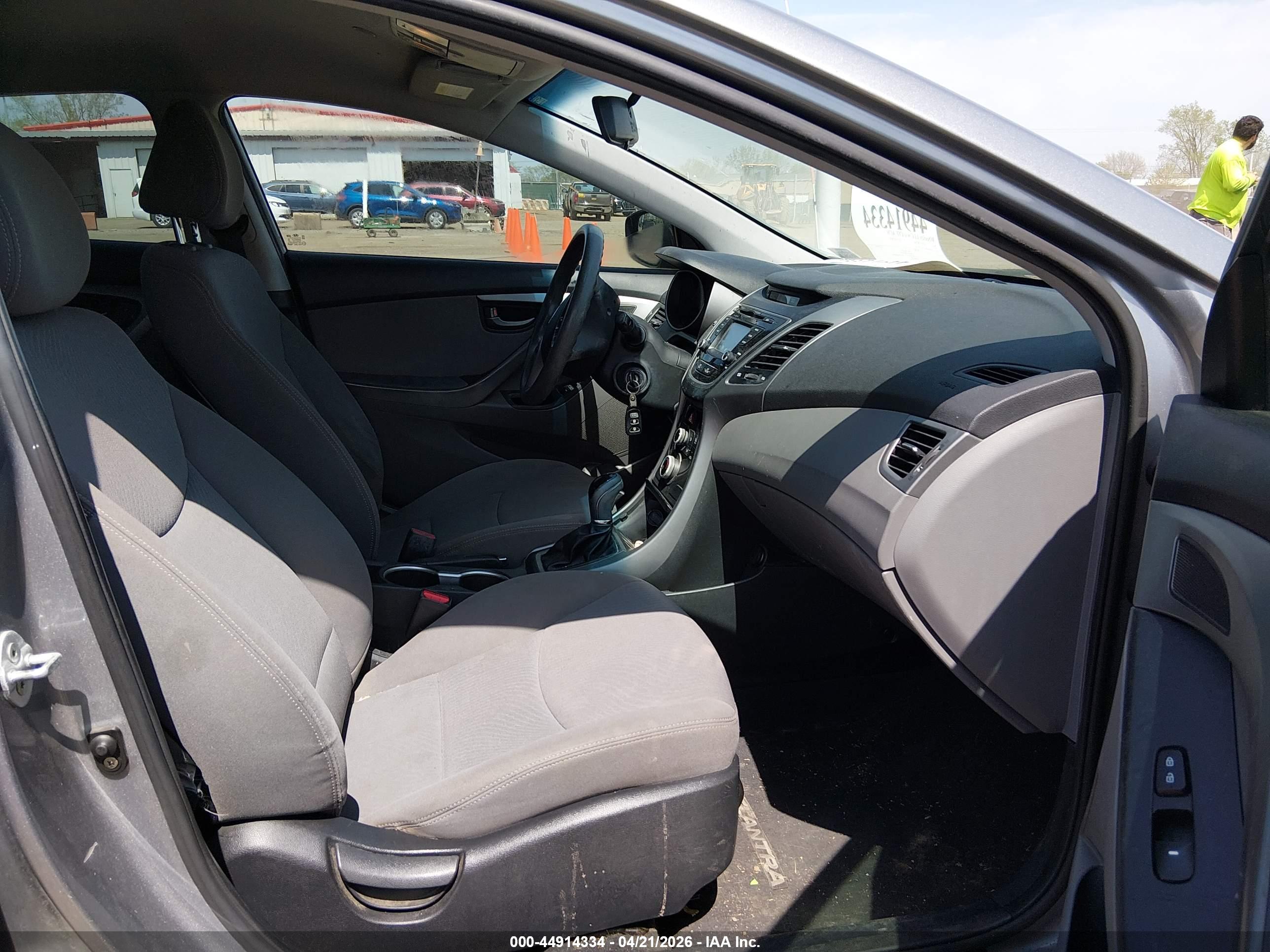 HYUNDAI ELANTRA image 5