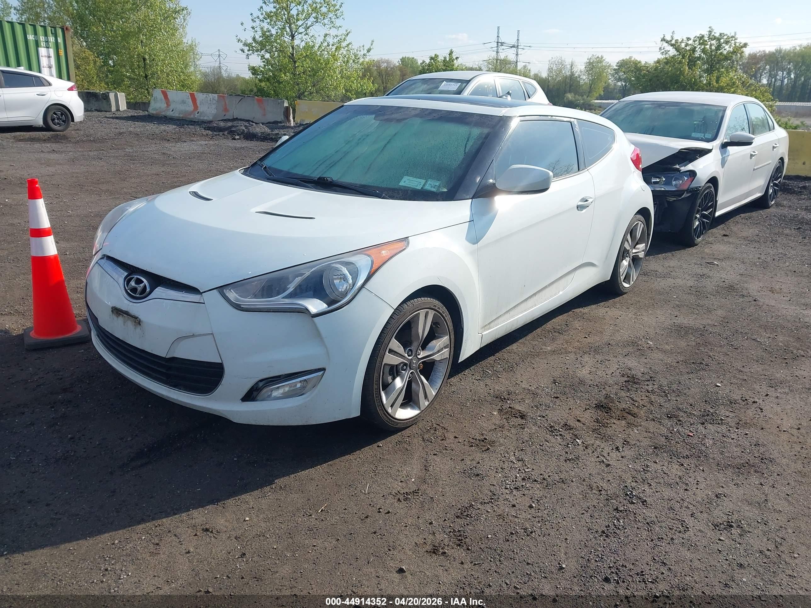 HYUNDAI VELOSTER image 2