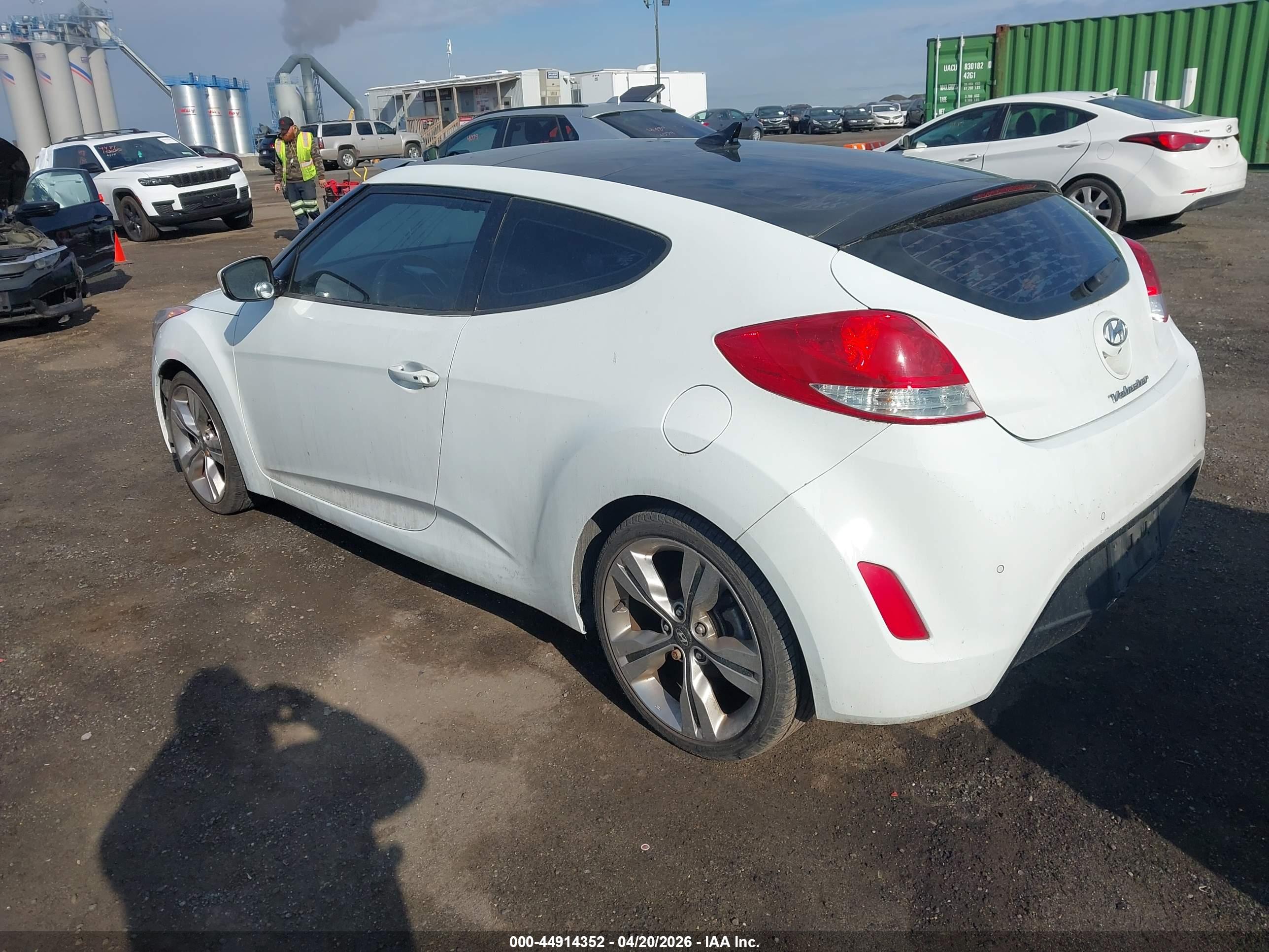 HYUNDAI VELOSTER image 3