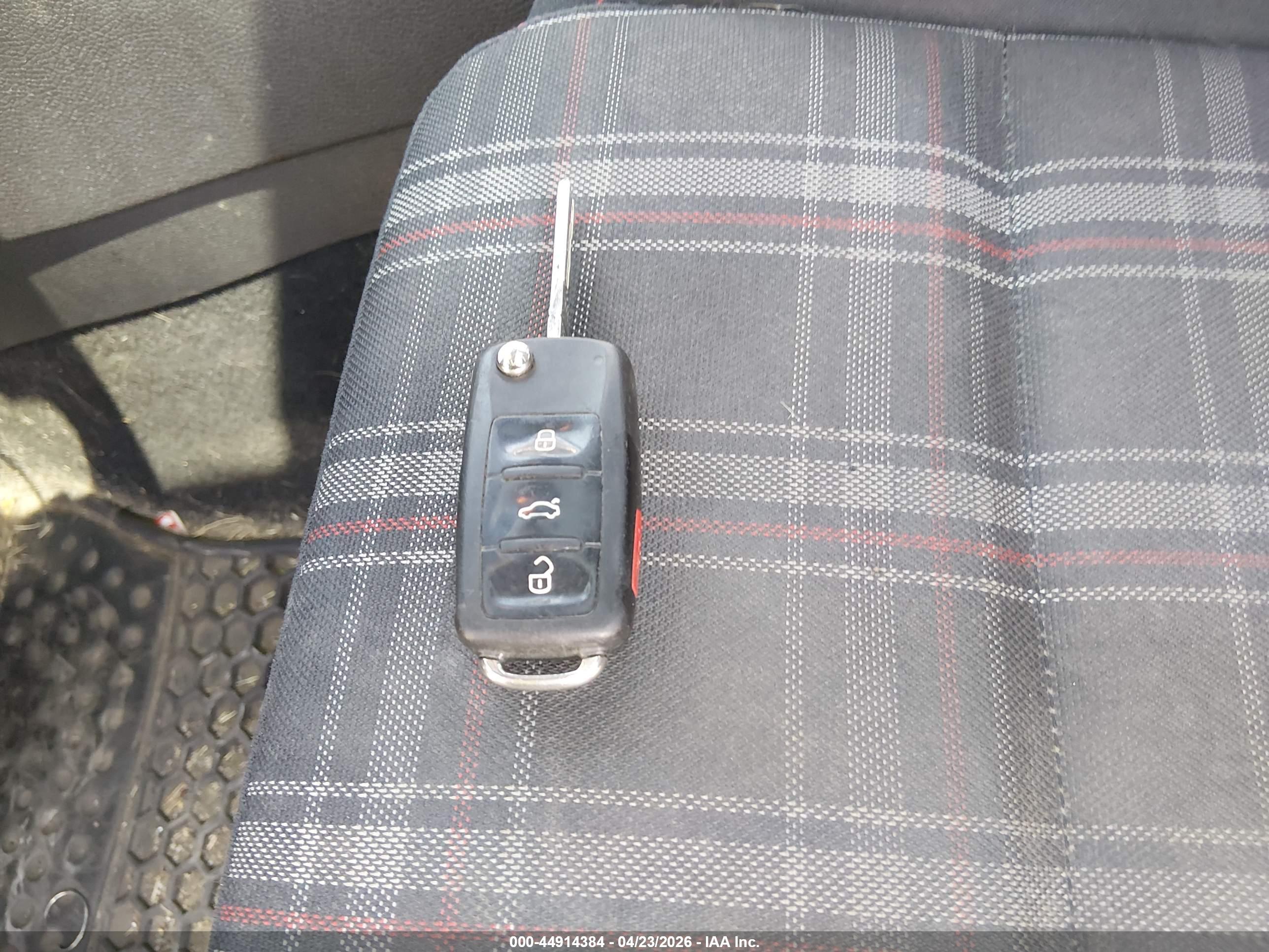 VOLKSWAGEN GTI image 11