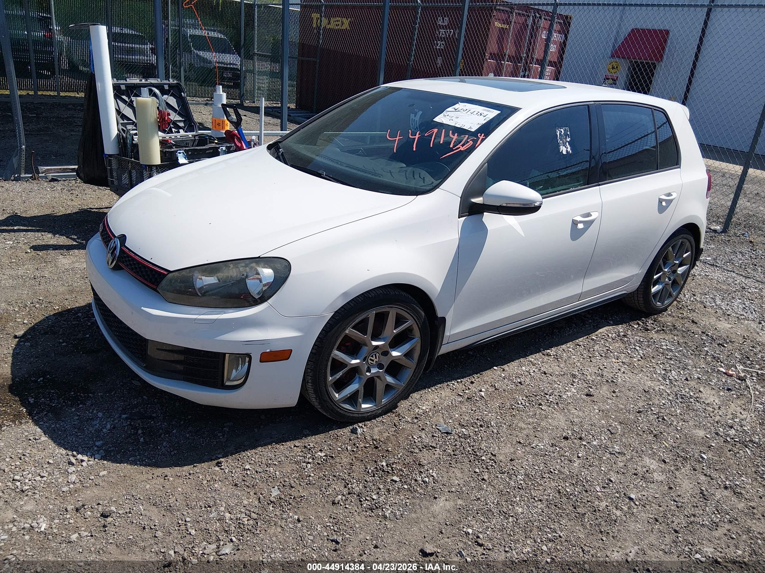 VOLKSWAGEN GTI image 2