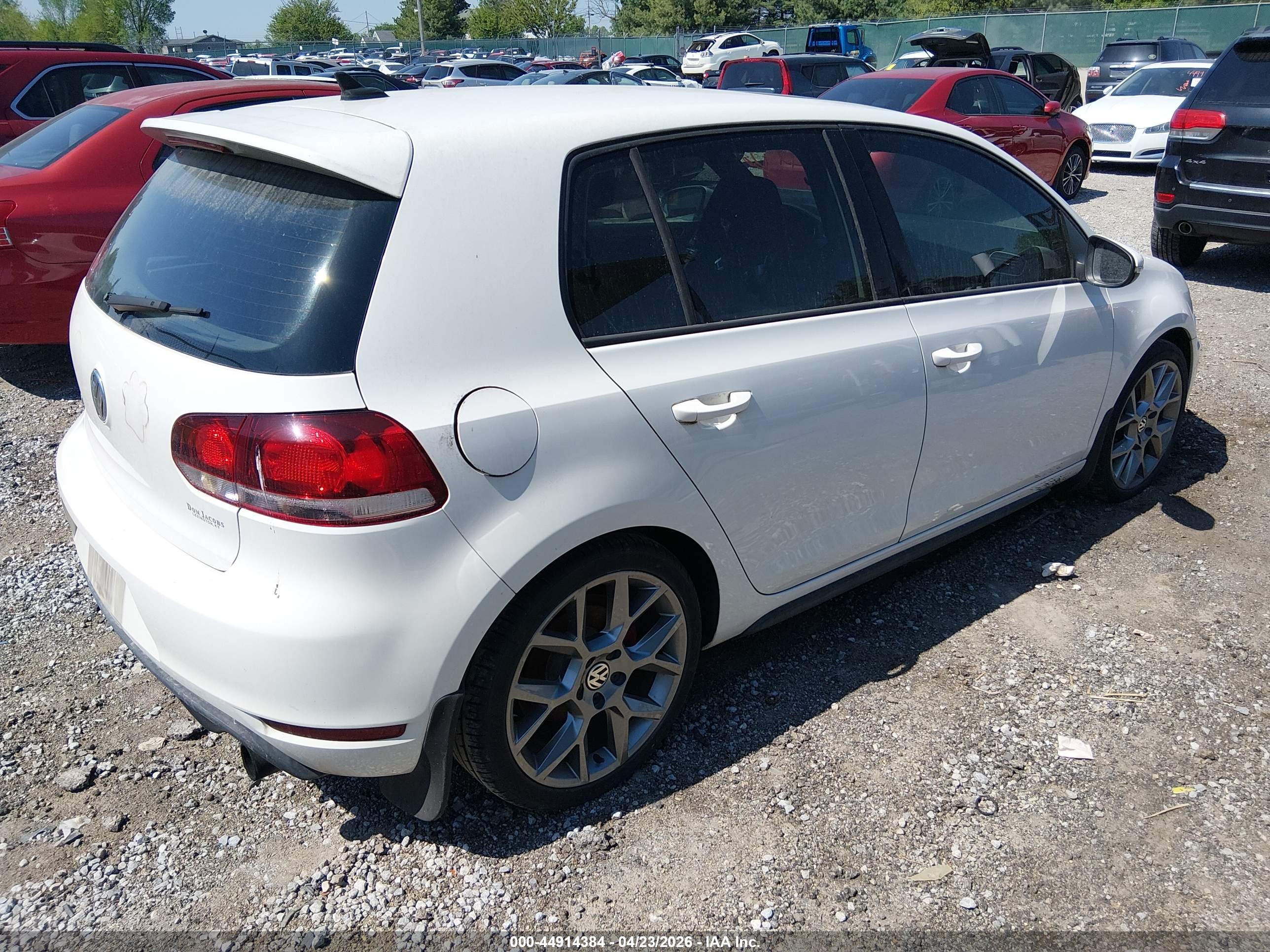 VOLKSWAGEN GTI image 4