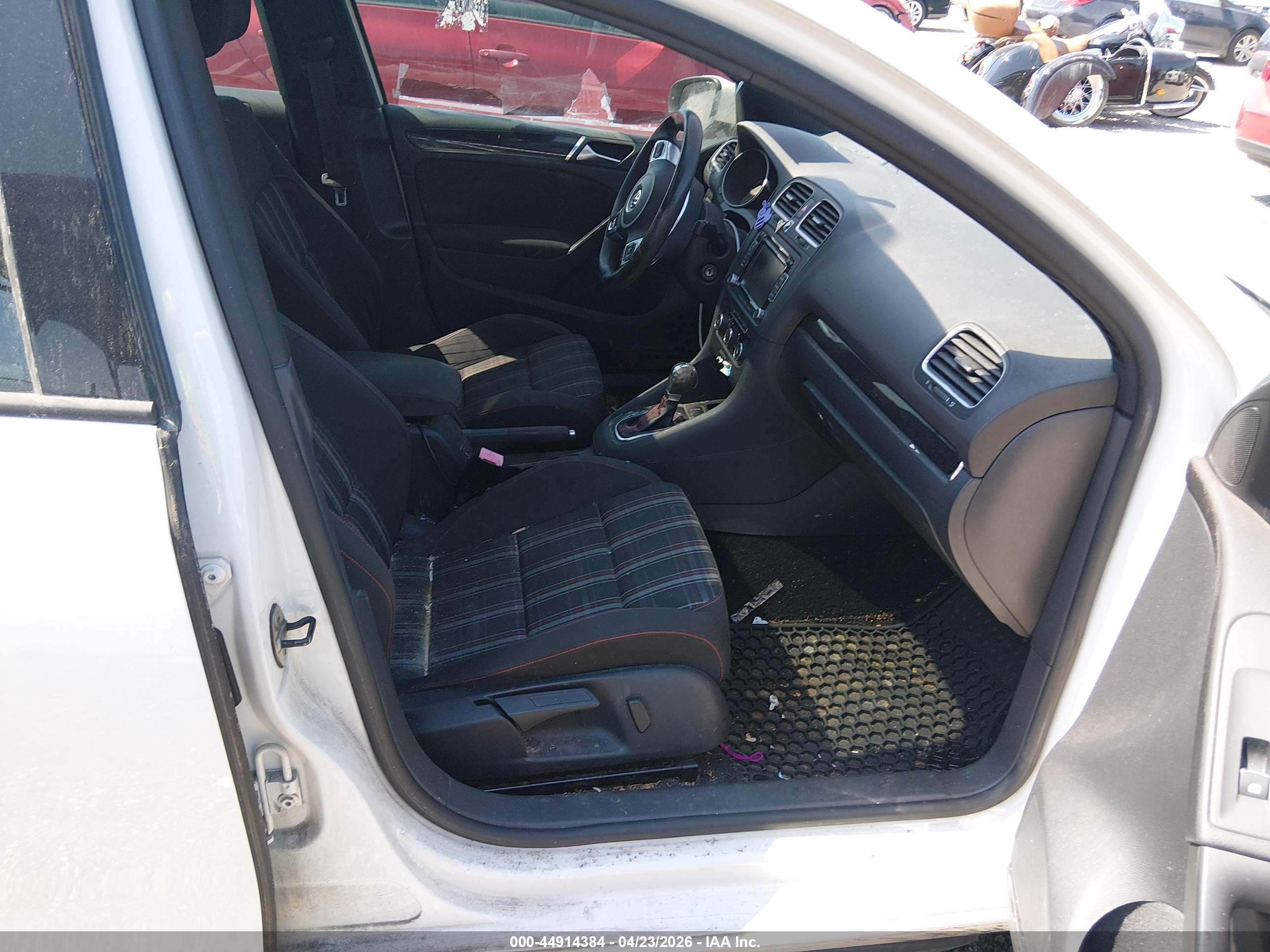 VOLKSWAGEN GTI image 5