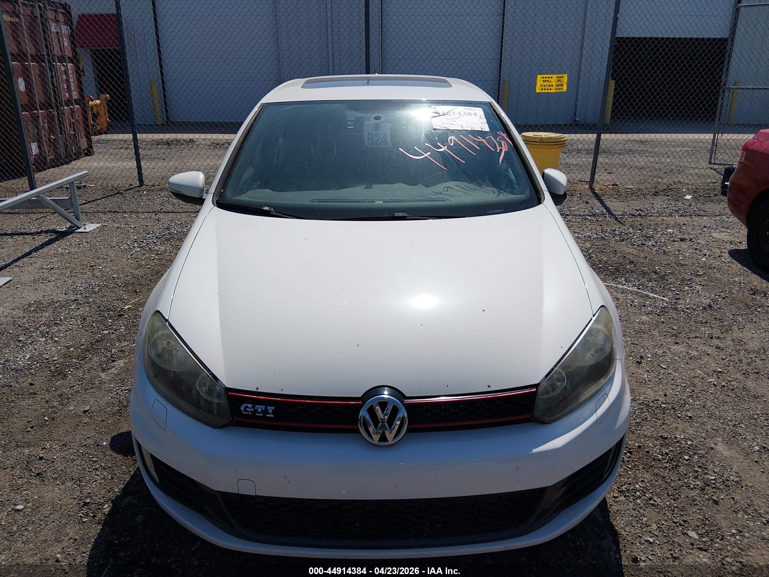 VOLKSWAGEN GTI image 6