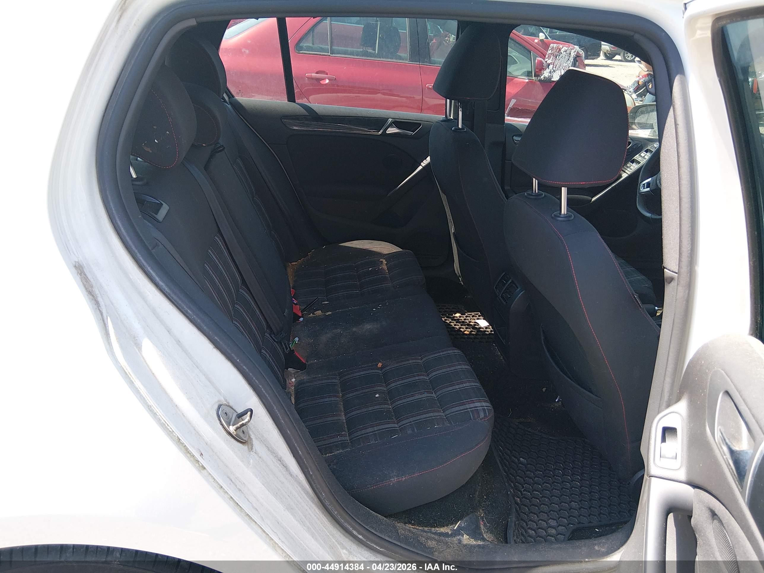 VOLKSWAGEN GTI image 8