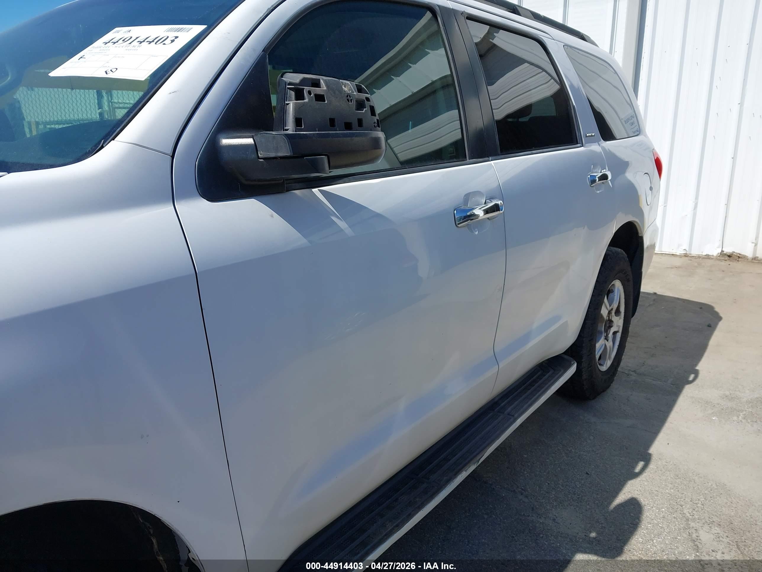TOYOTA SEQUOIA image 6