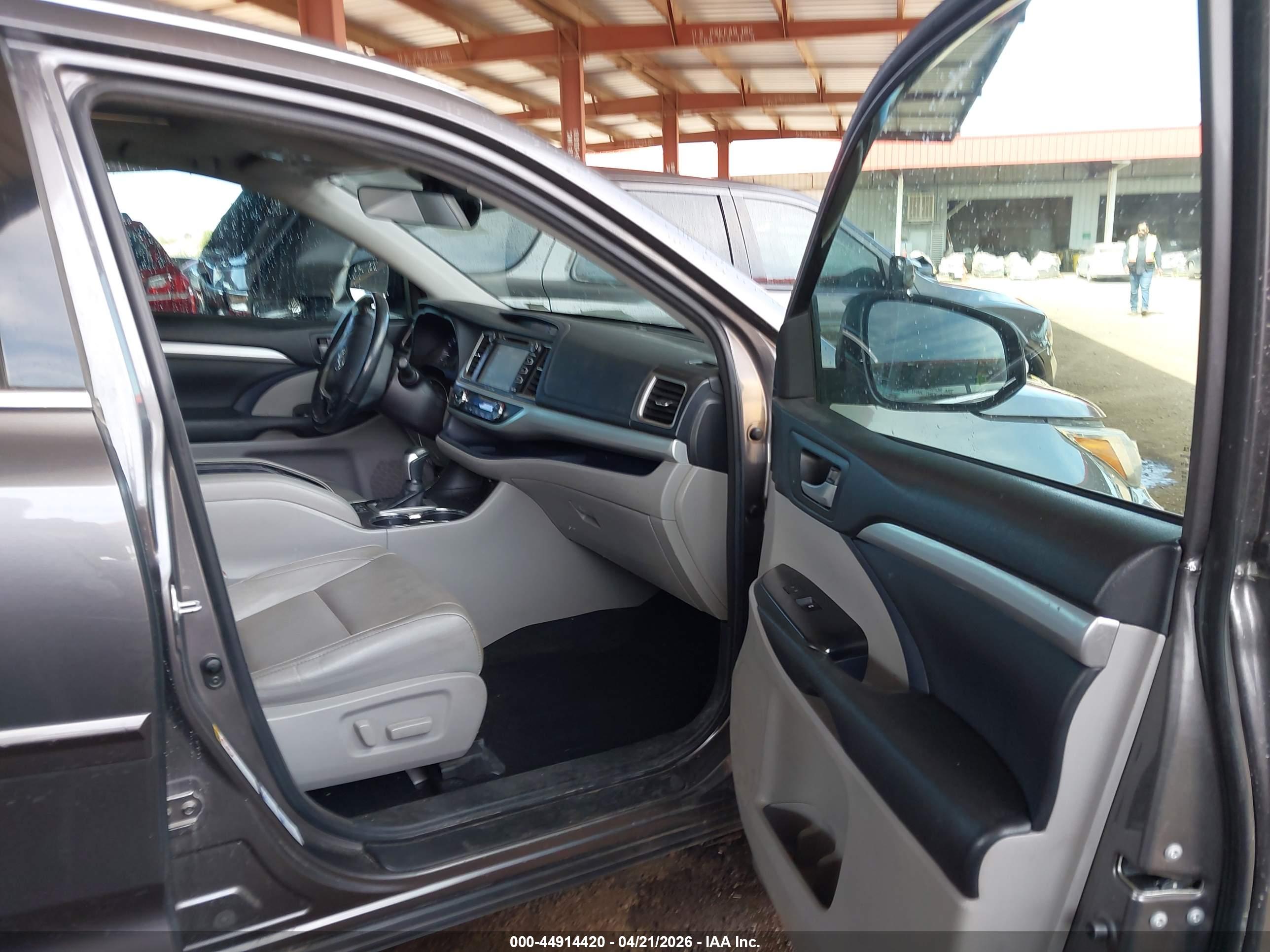 TOYOTA HIGHLANDER image 5