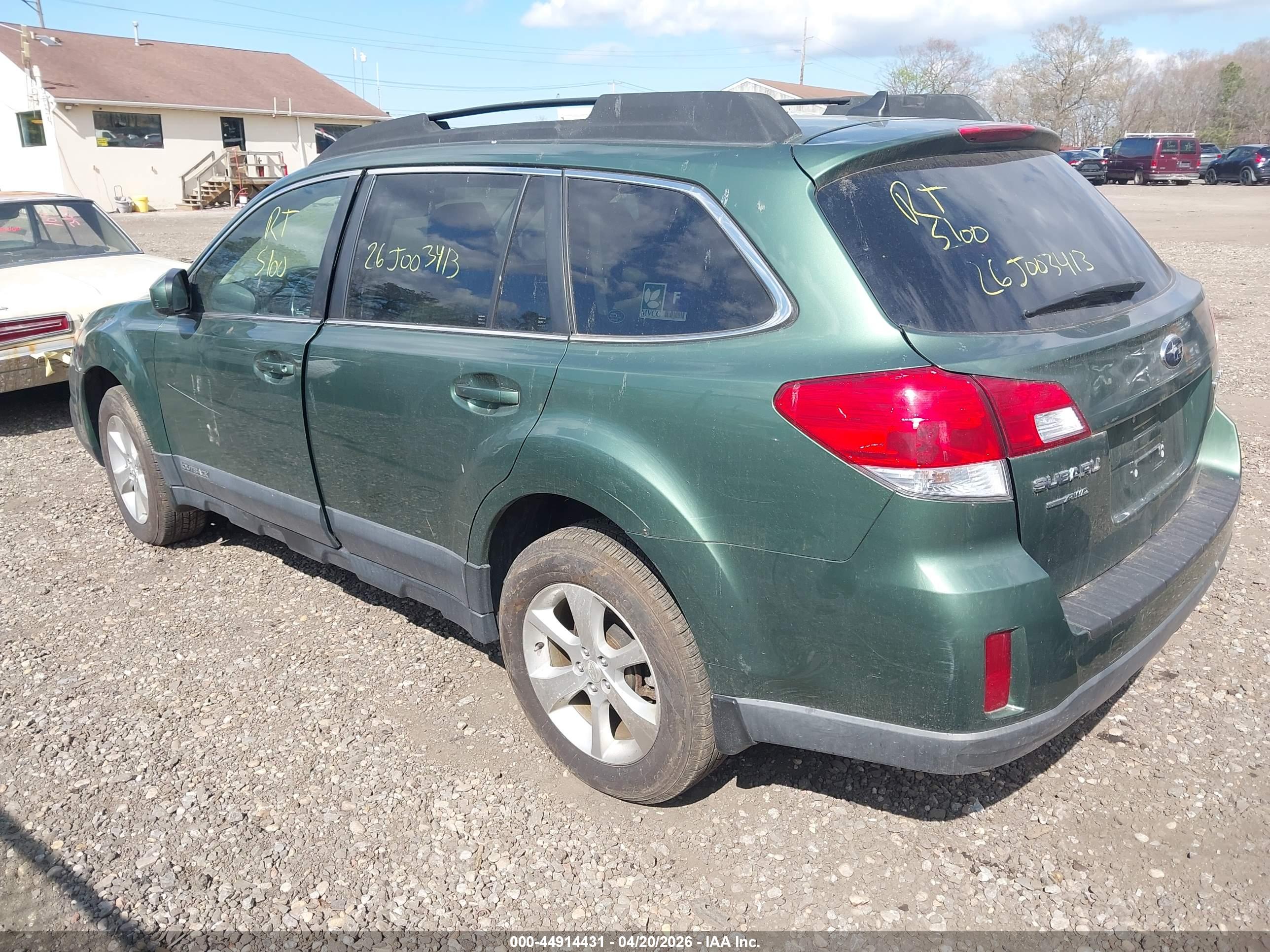 SUBARU OUTBACK image 3