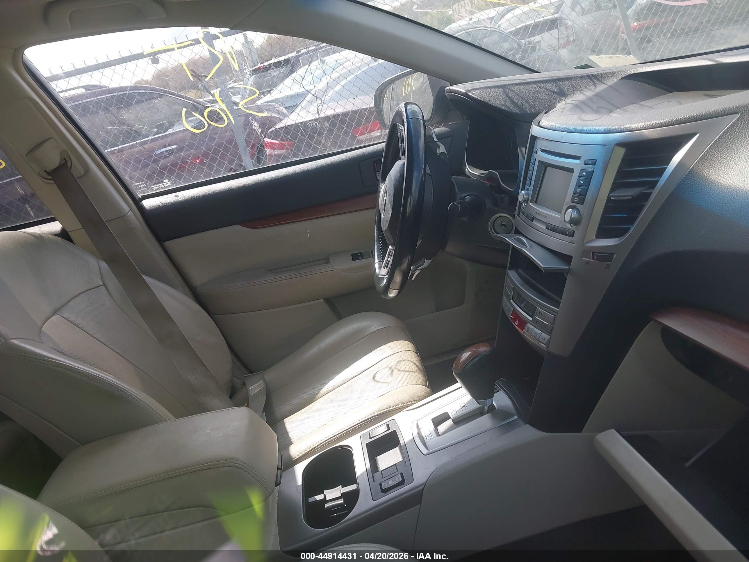 SUBARU OUTBACK image 5