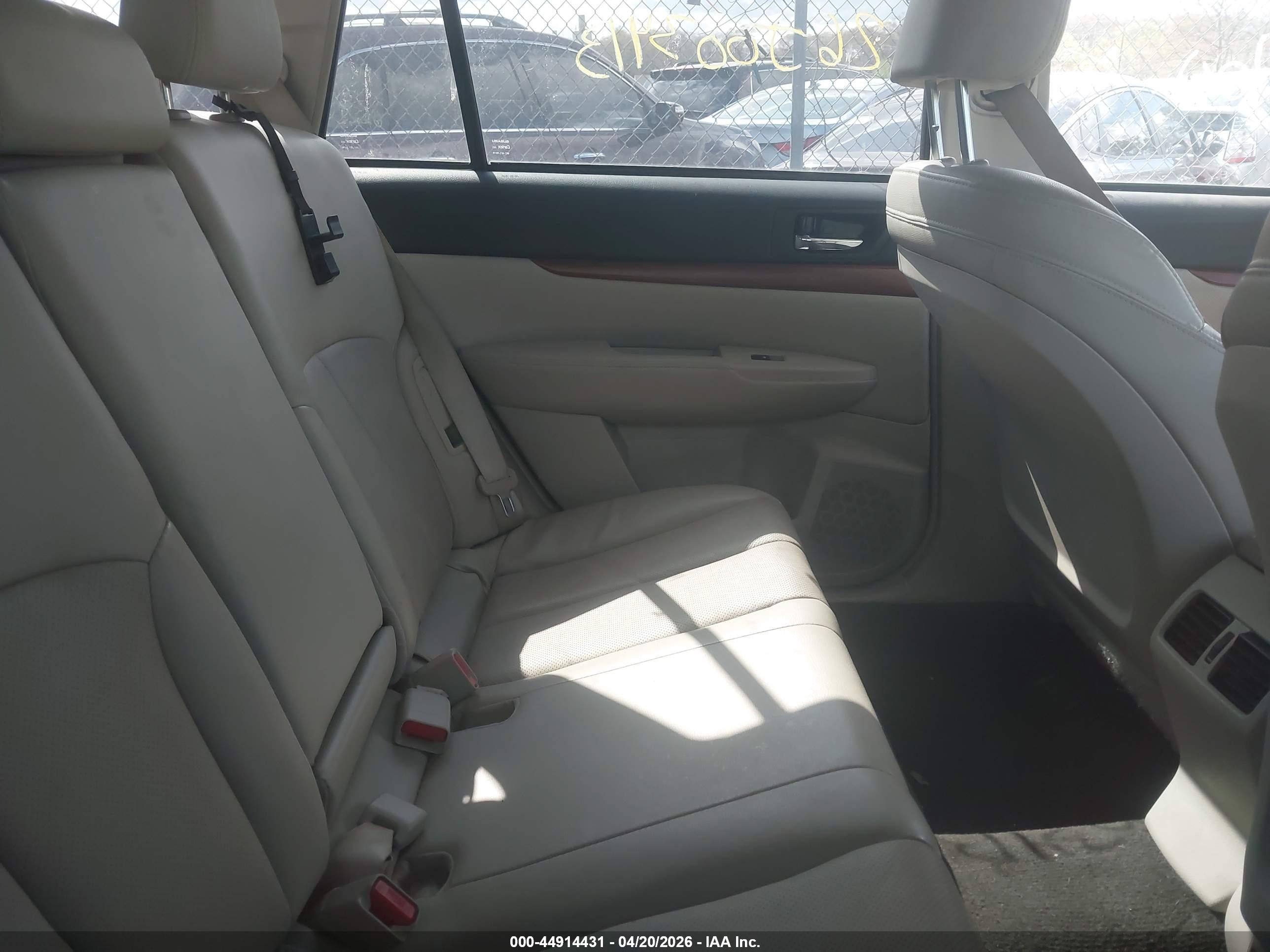 SUBARU OUTBACK image 8