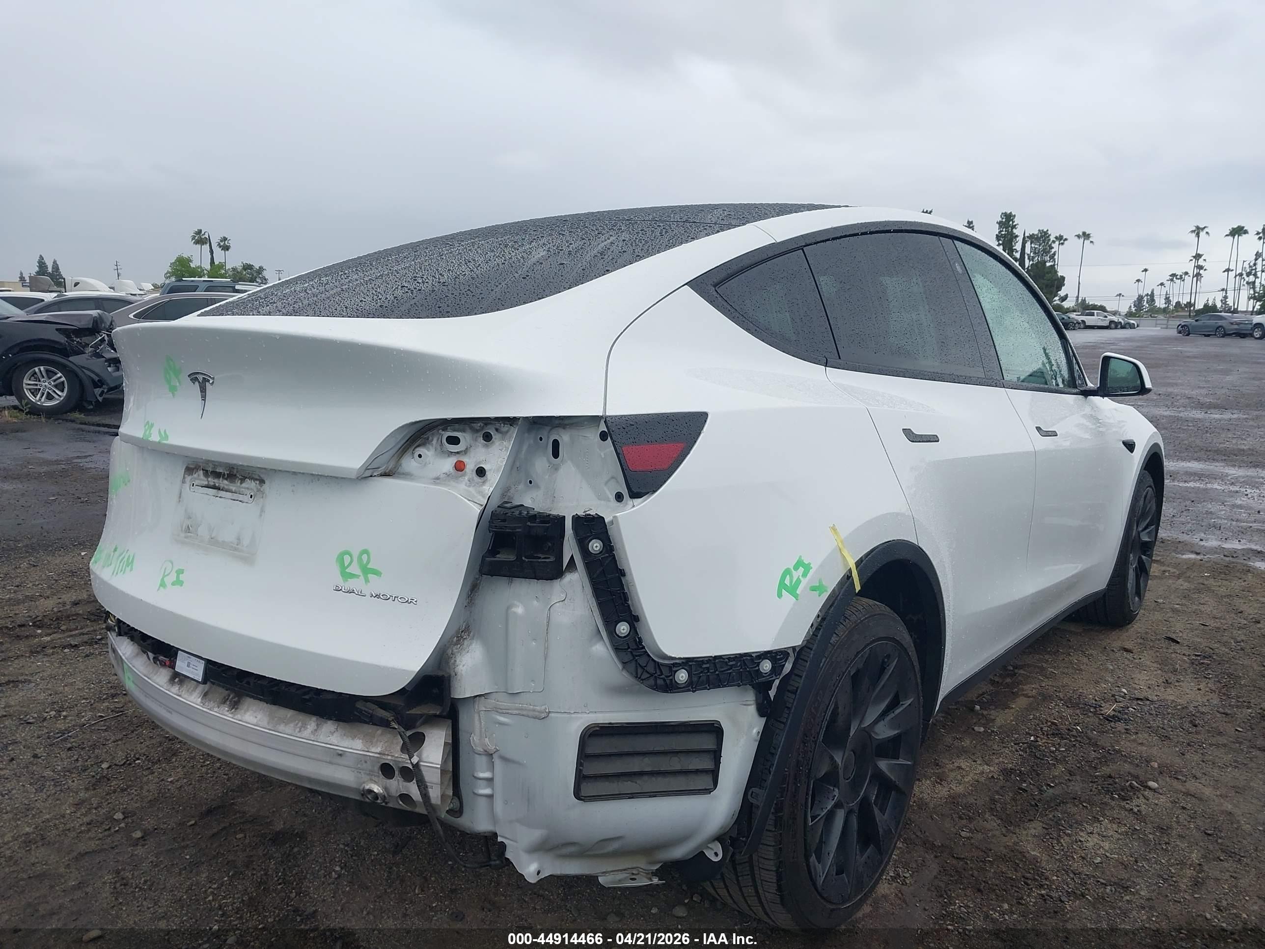 TESLA MODEL image 4