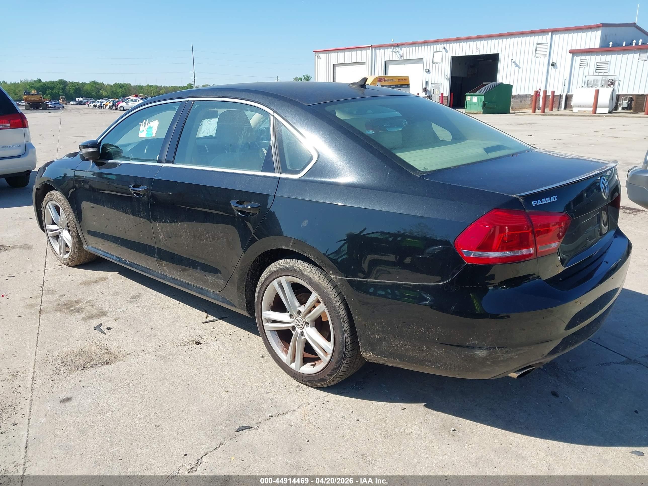 VOLKSWAGEN PASSAT image 3