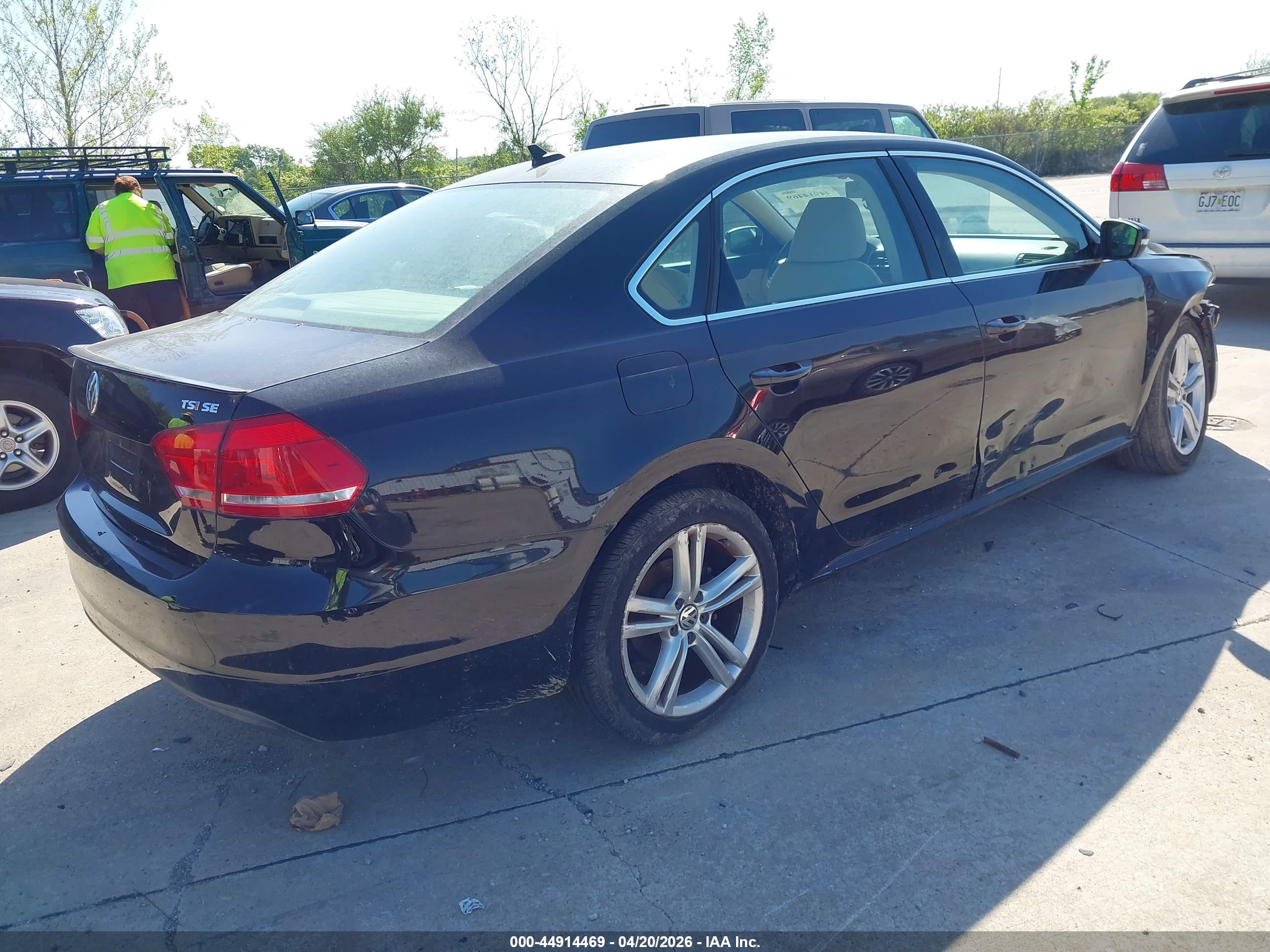VOLKSWAGEN PASSAT image 4