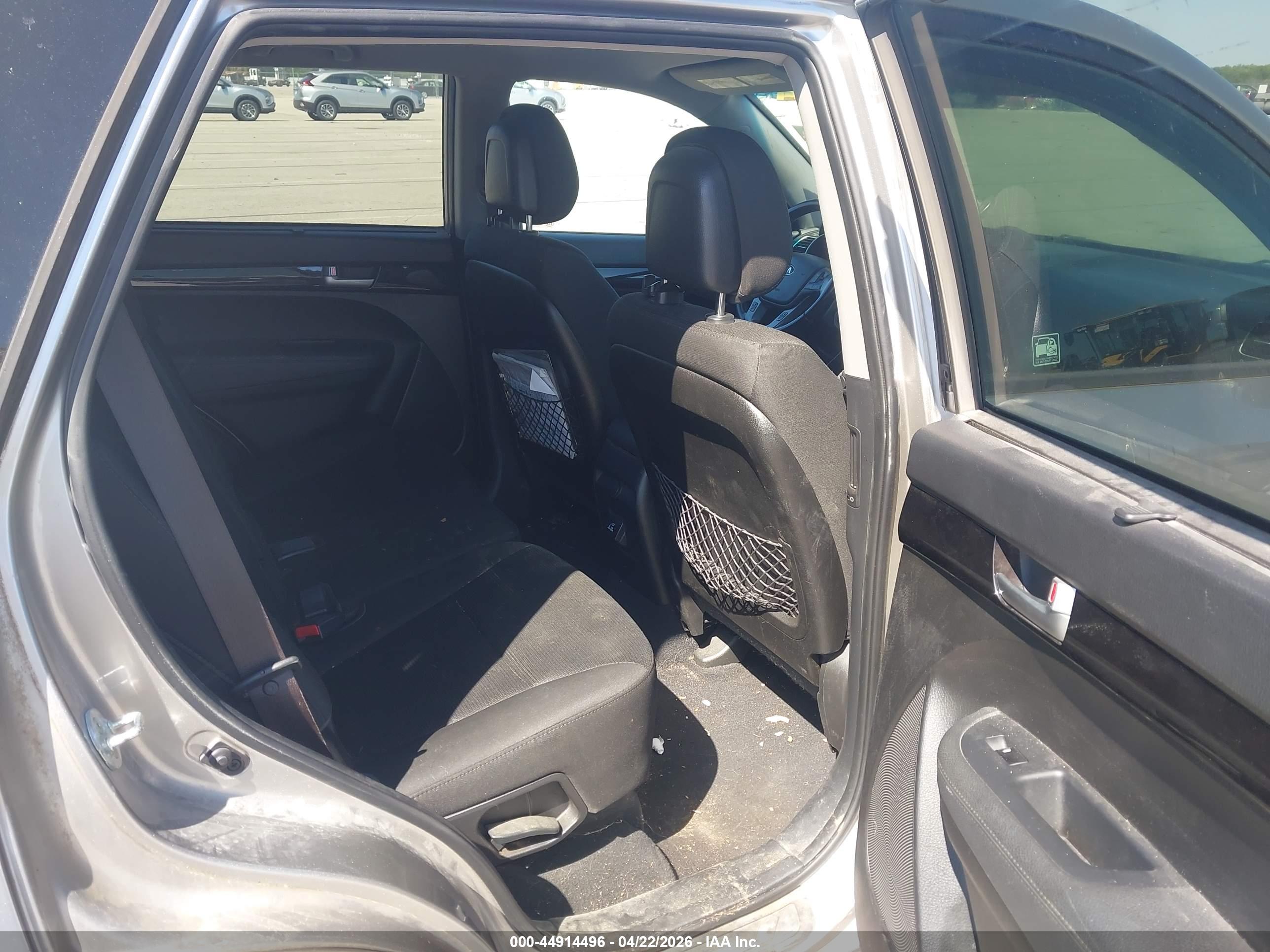 KIA SORENTO image 8