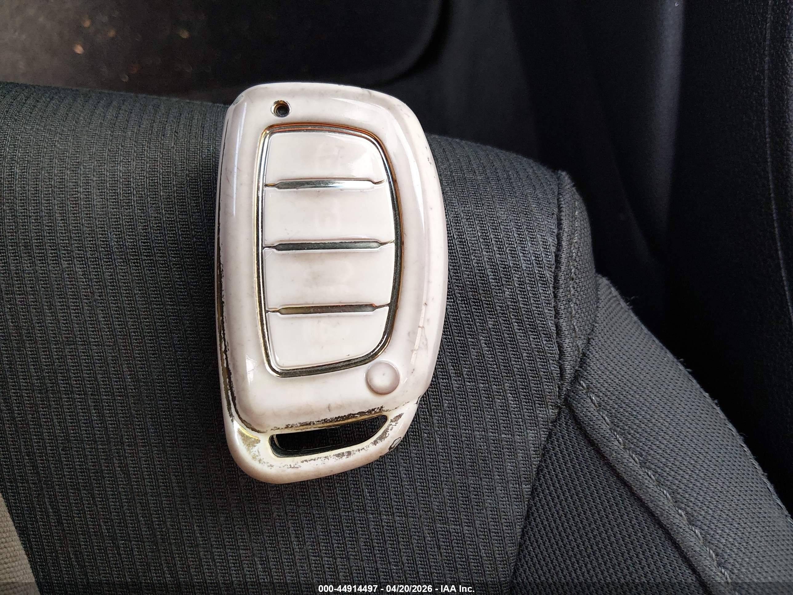 HYUNDAI TUCSON image 11