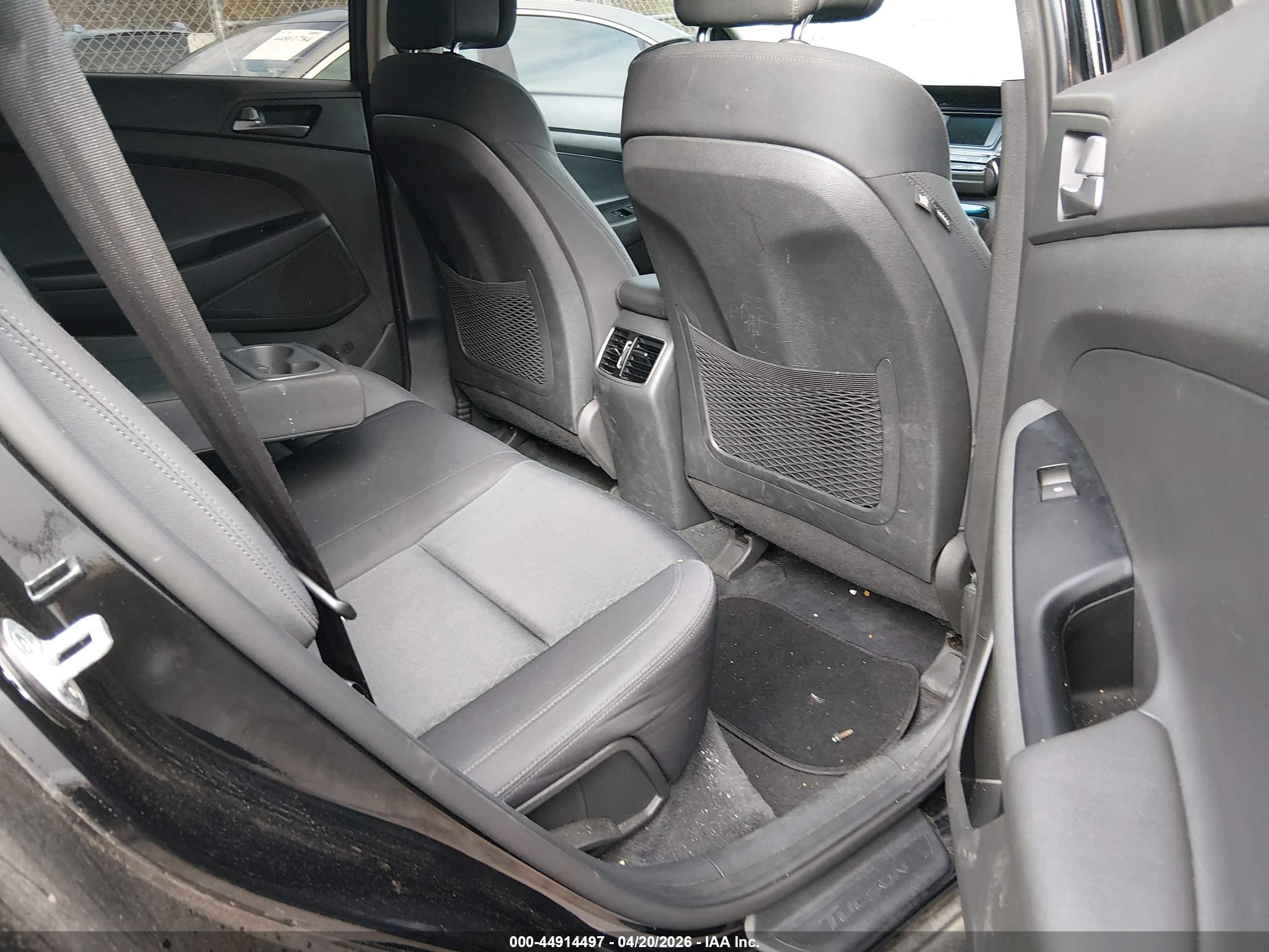 HYUNDAI TUCSON image 8