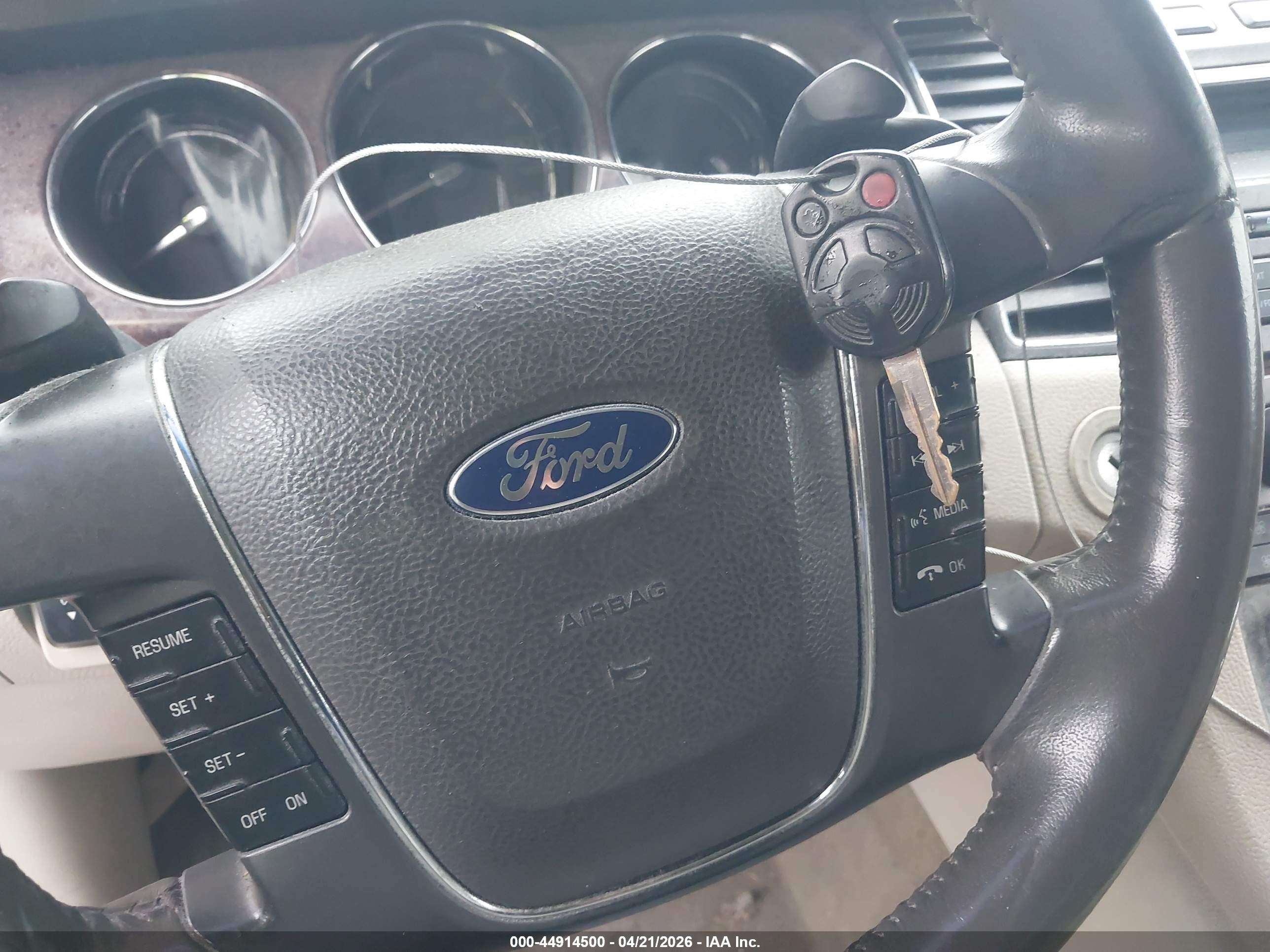 FORD TAURUS image 11