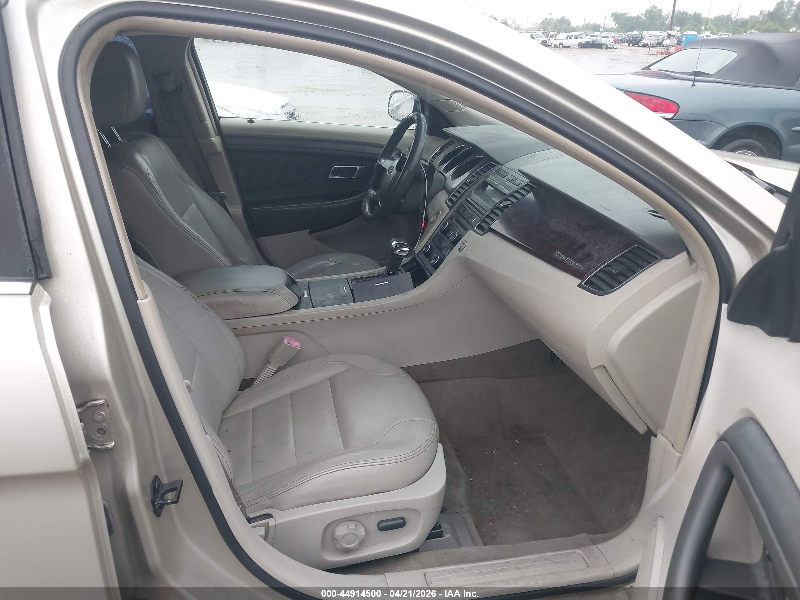 FORD TAURUS image 5